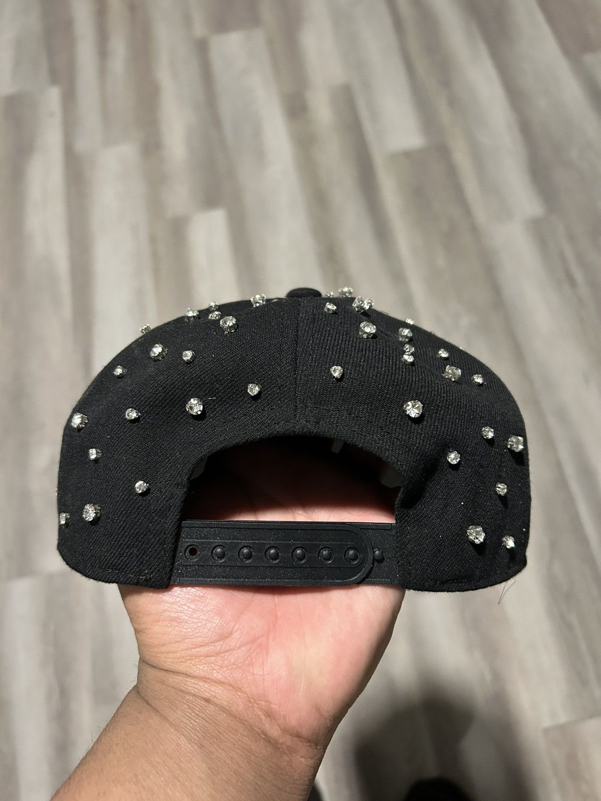 City Streets RETRO VERT BEDAZZLED SNAPBACK PREOWNED Size ONE SIZE - 3 Thumbnail