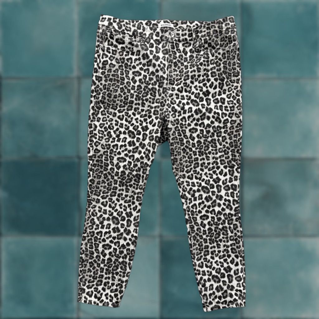 Good American Good American Jeans Womens 18 Gray Leopard High Rise Crop Stretch Slim 5-Pocket Denim Inseam 26 Size 40" / US 18 - 1 Thumbnail