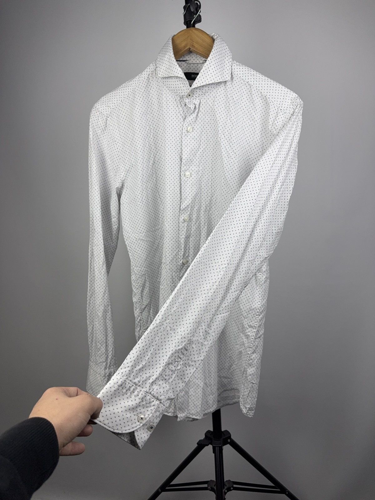 Hugo Boss Luxury HUGO BOSS Slim Fit Microdot White Dress Shirt 39 / M Size US M / EU 48-50 / 2 - 6 Thumbnail