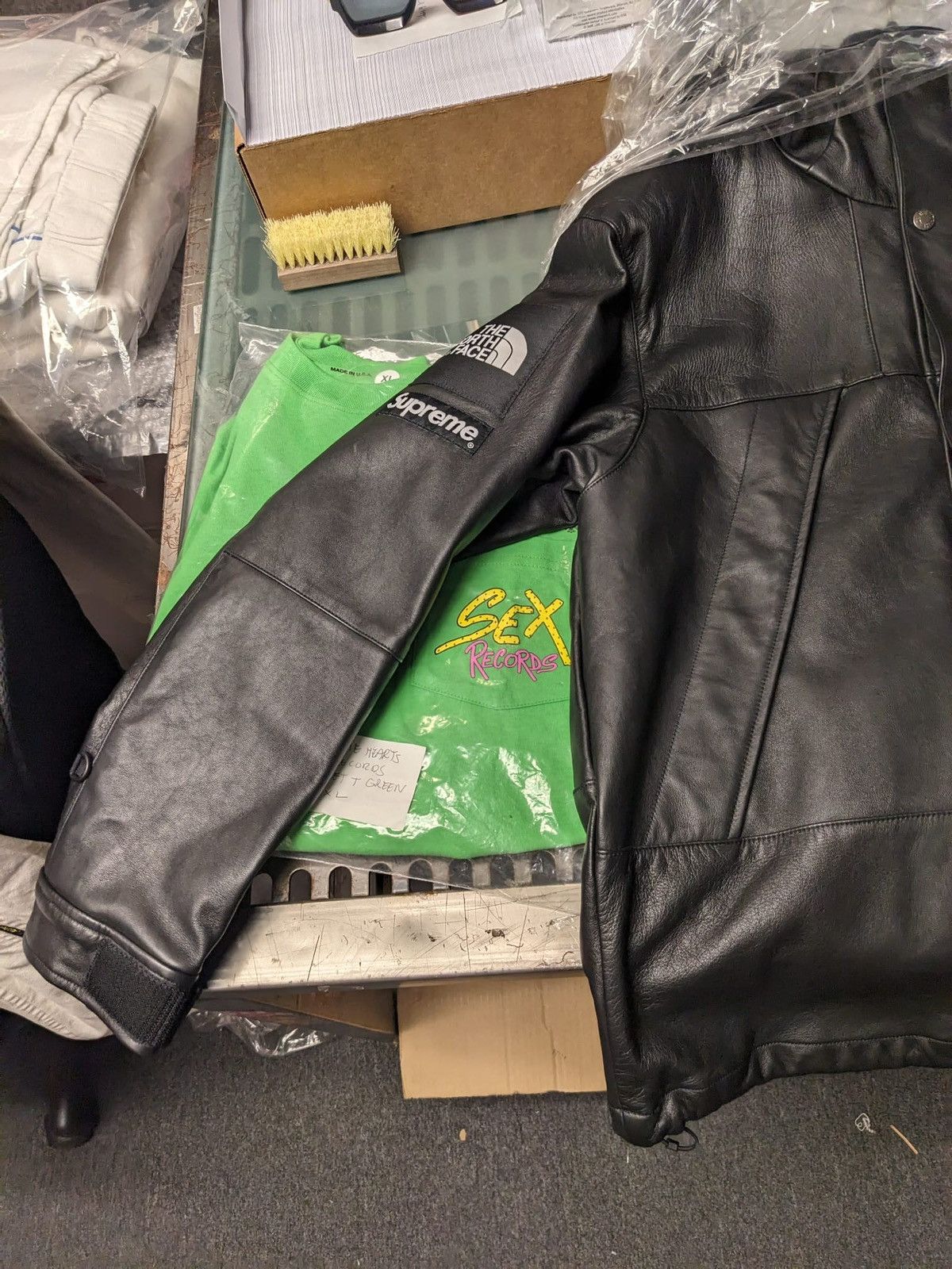 A*A様 Supreme TNF Leather Mountain Parka s-l1200.jpg