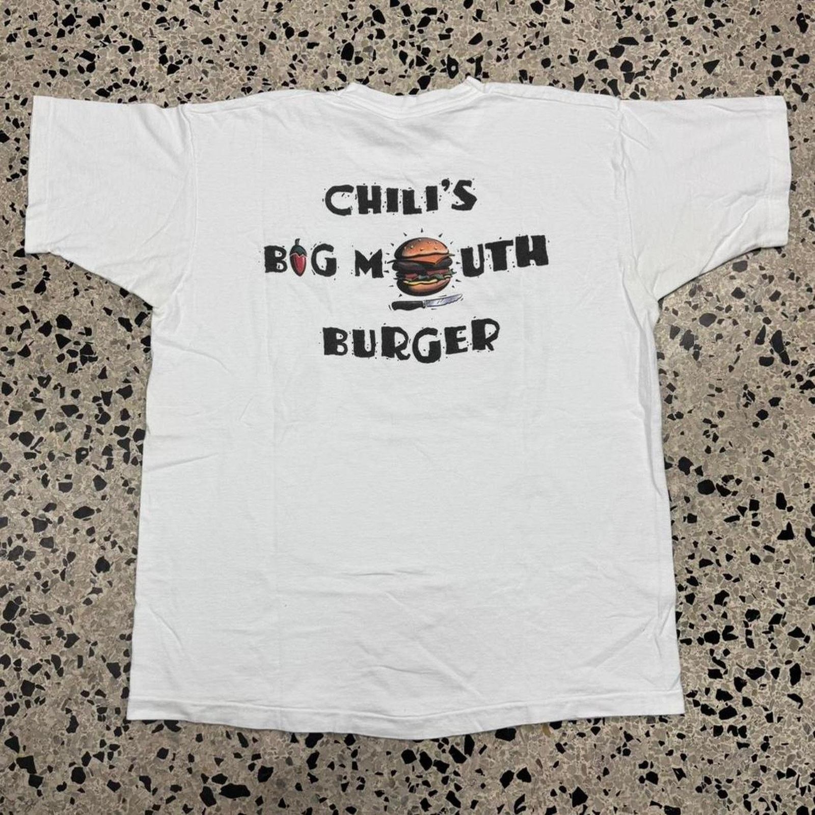 Fruit Of The Loom × Vintage VINTAGE 90S SINGLE STITCH CHILI’S BIG MOUTH BURGER PROMO TEE Size US XL / EU 56 / 4 - 6 Thumbnail