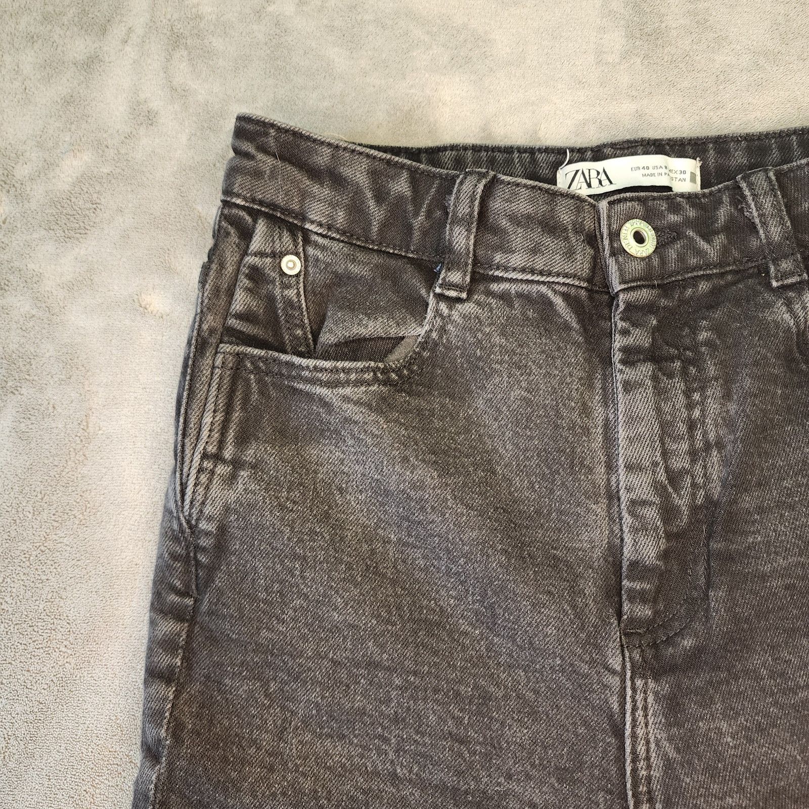 Zara Zara Women size 8 Black Faded Wash Tapered Jeans 28x26 Size 30" / US 8 / IT 44 - 4 Thumbnail