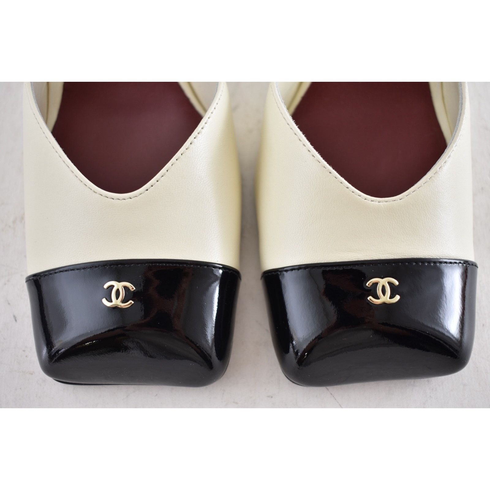 Chanel Chanel 26S Ivory Black Square Toe Slingback Block Heel 40.5 Size US 10.5 / IT 40.5 - 11 Thumbnail