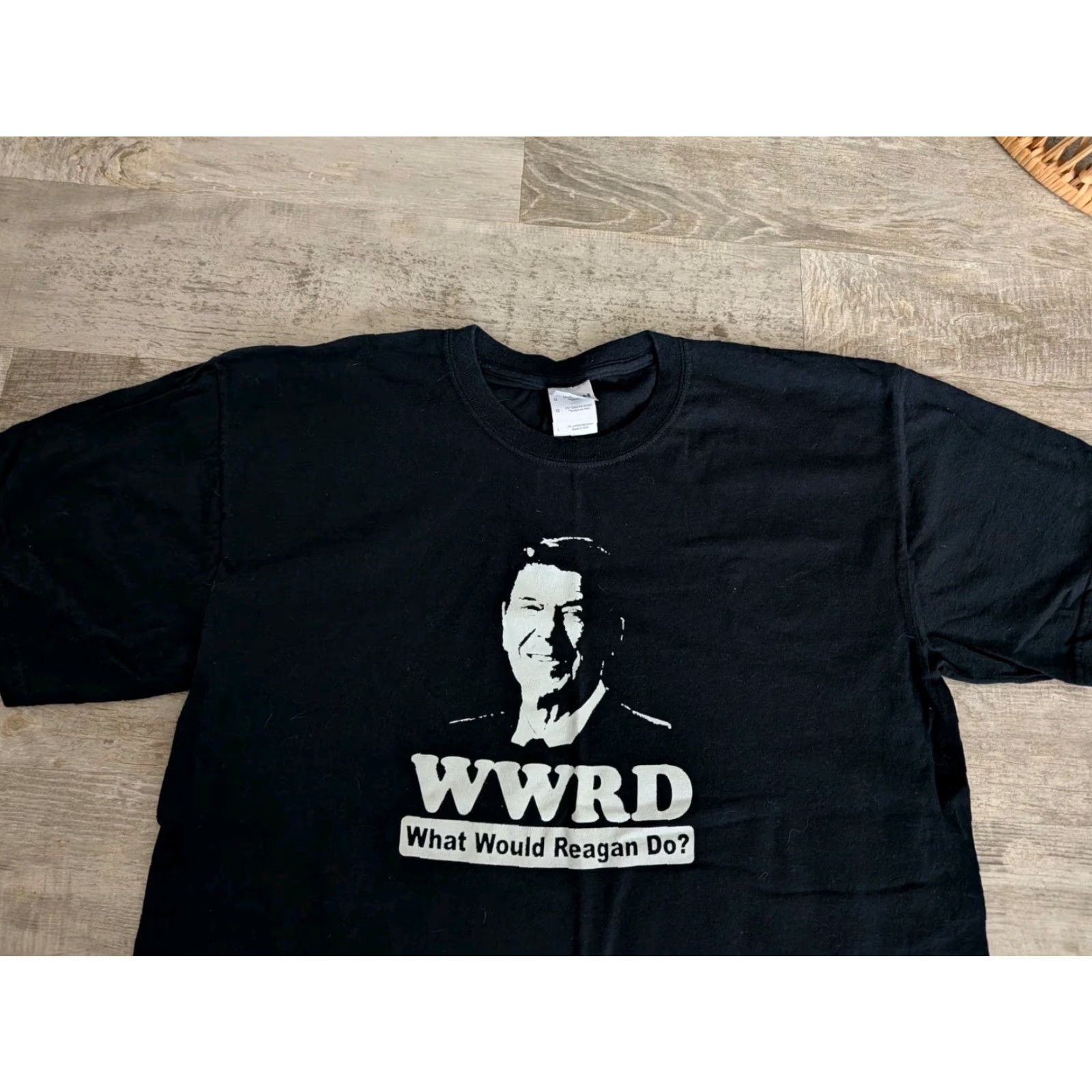 Gildan VINTAGE Gildan Black T-Shirt Mens Large Reagan WWRD Graphic Print POTUS Ronald Reagan 90s? Size US L / EU 52-54 / 3 - 3 Thumbnail