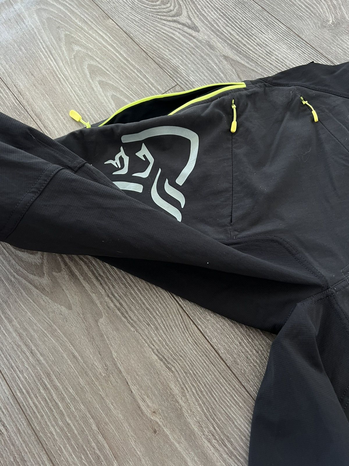 Norrona Norrona Fjora Big Logo Gorpcore Phantom - Caviar Shorts Size US 34 / EU 50 - 17 Thumbnail