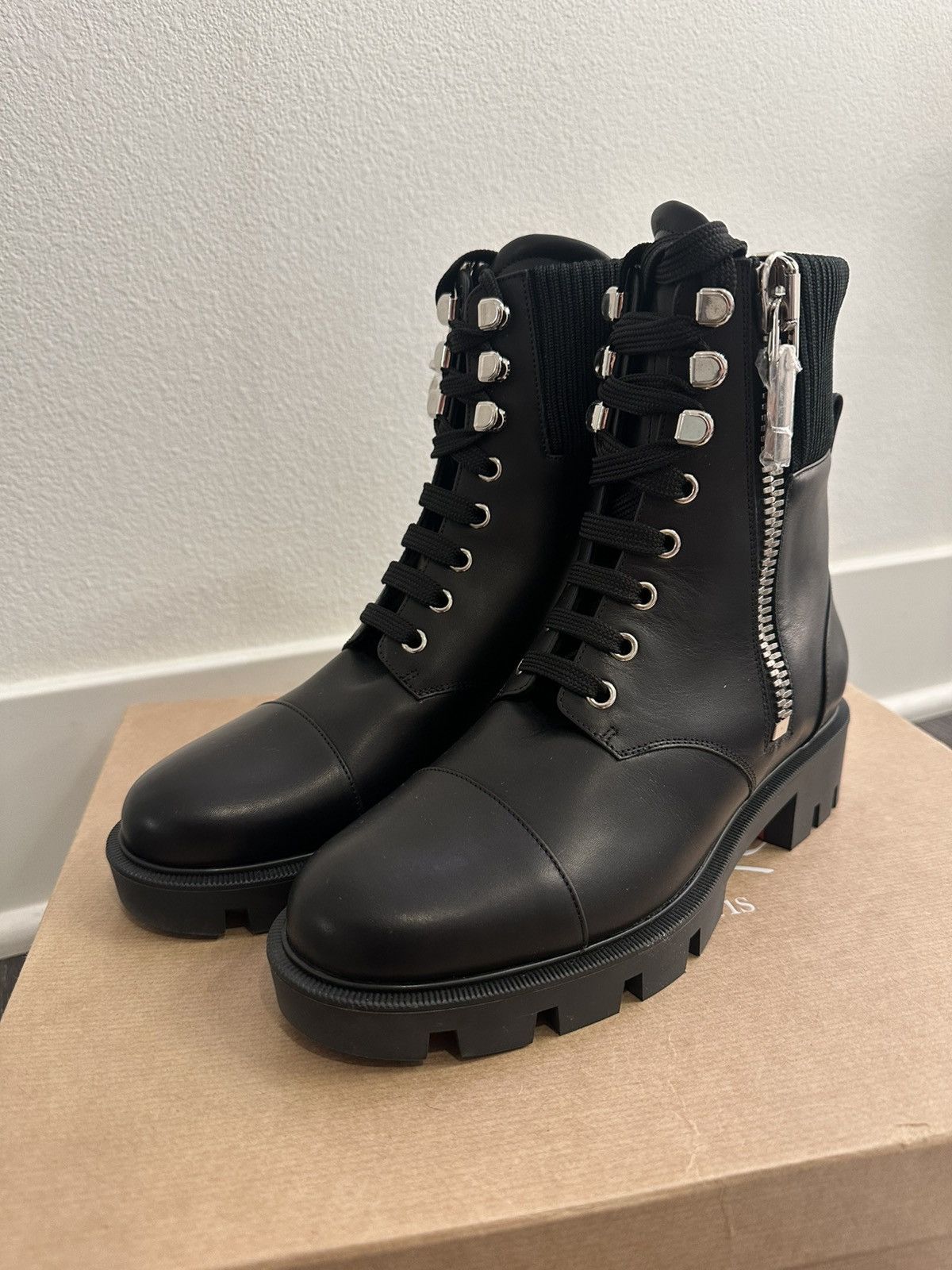 Christian Louboutin Christian Louboutin En Hiver Lug Leather Boots Size US 8.5 / IT 38.5 - 1 Thumbnail