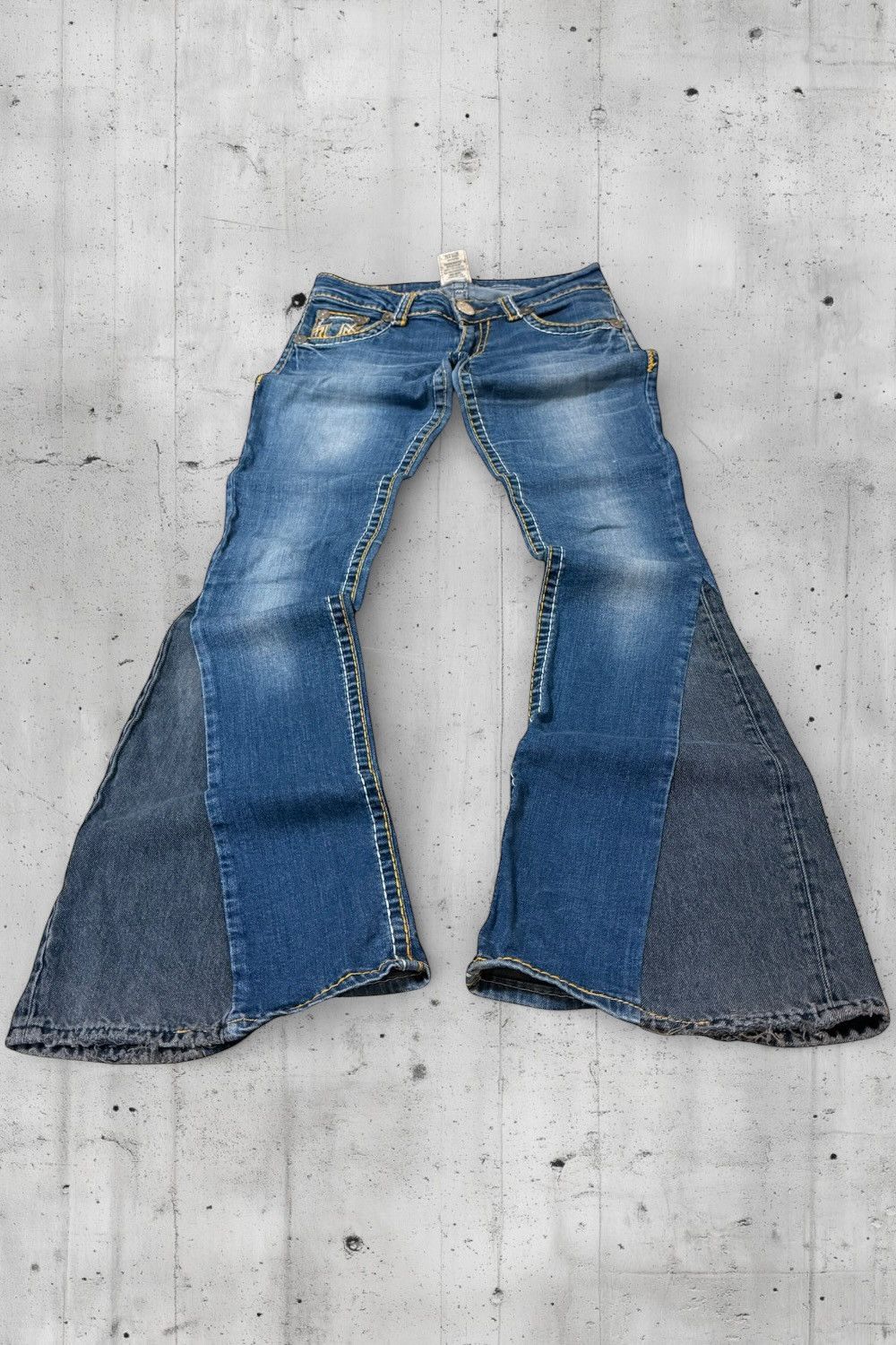 True Religion True Religion Julie Disco Flared Low Rise Jeans USA 27 Y2K Size US 27 - 3 Thumbnail