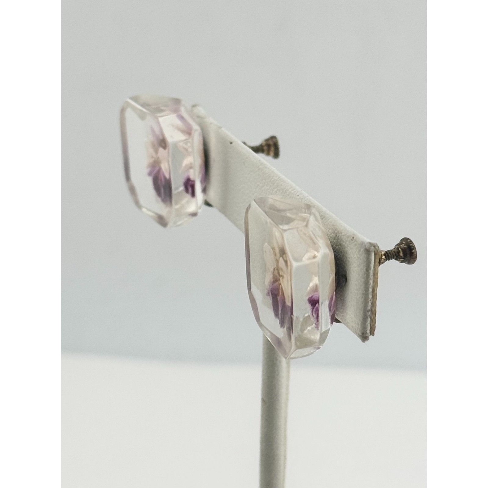 Vintage Vintage lucite purple flower screw back earrings Size ONE SIZE - 4 Thumbnail