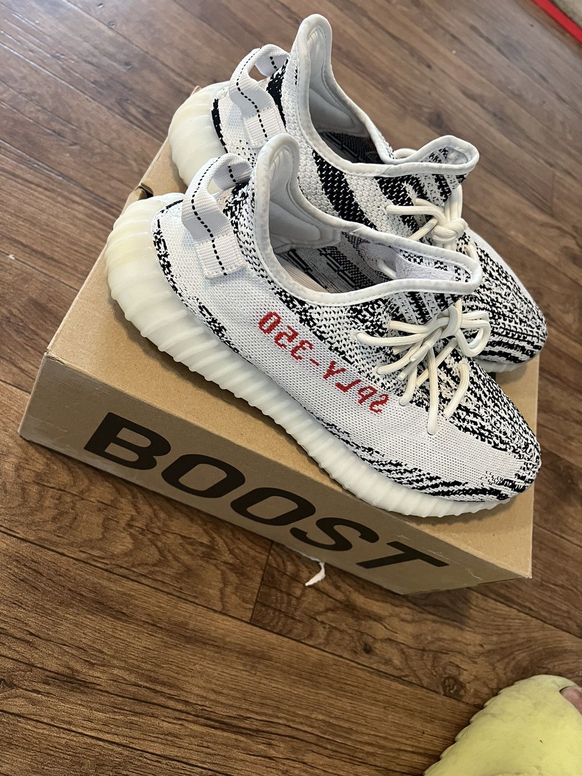 Yeezy Yeezy Boost 350 V2 Size US 12 / EU 45 - 13 Thumbnail