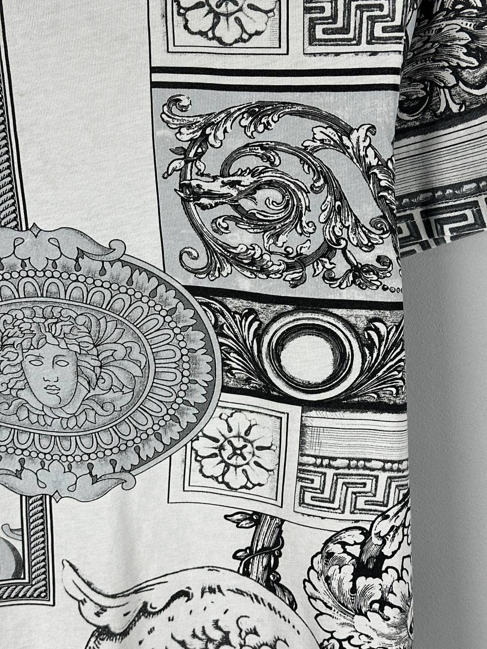 Versace Luxury Versace Medusa Logo Printed T Shirt Size US S / EU 44-46 / 1 - 11 Thumbnail