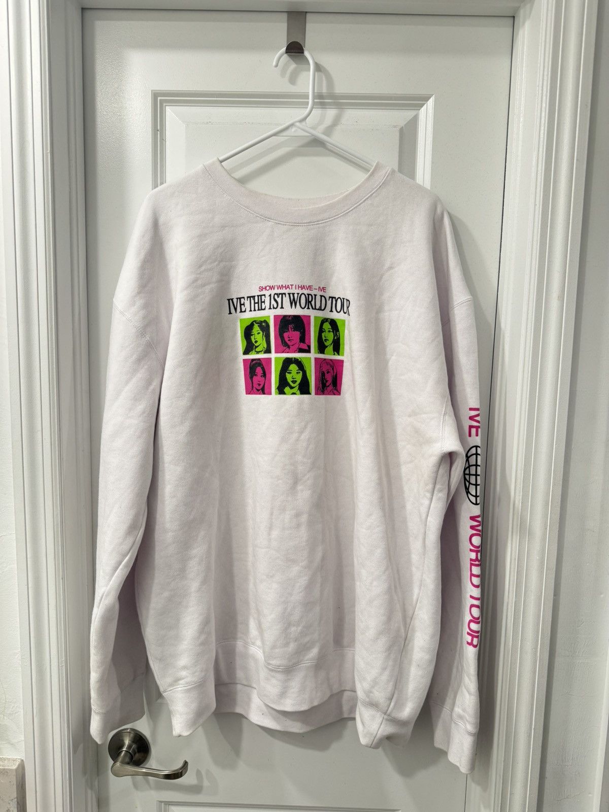Other Ive Show What I Have World Tour K-Pop Sweatshirt Size XL / US 12-14 / IT 48-50 - 1 Thumbnail