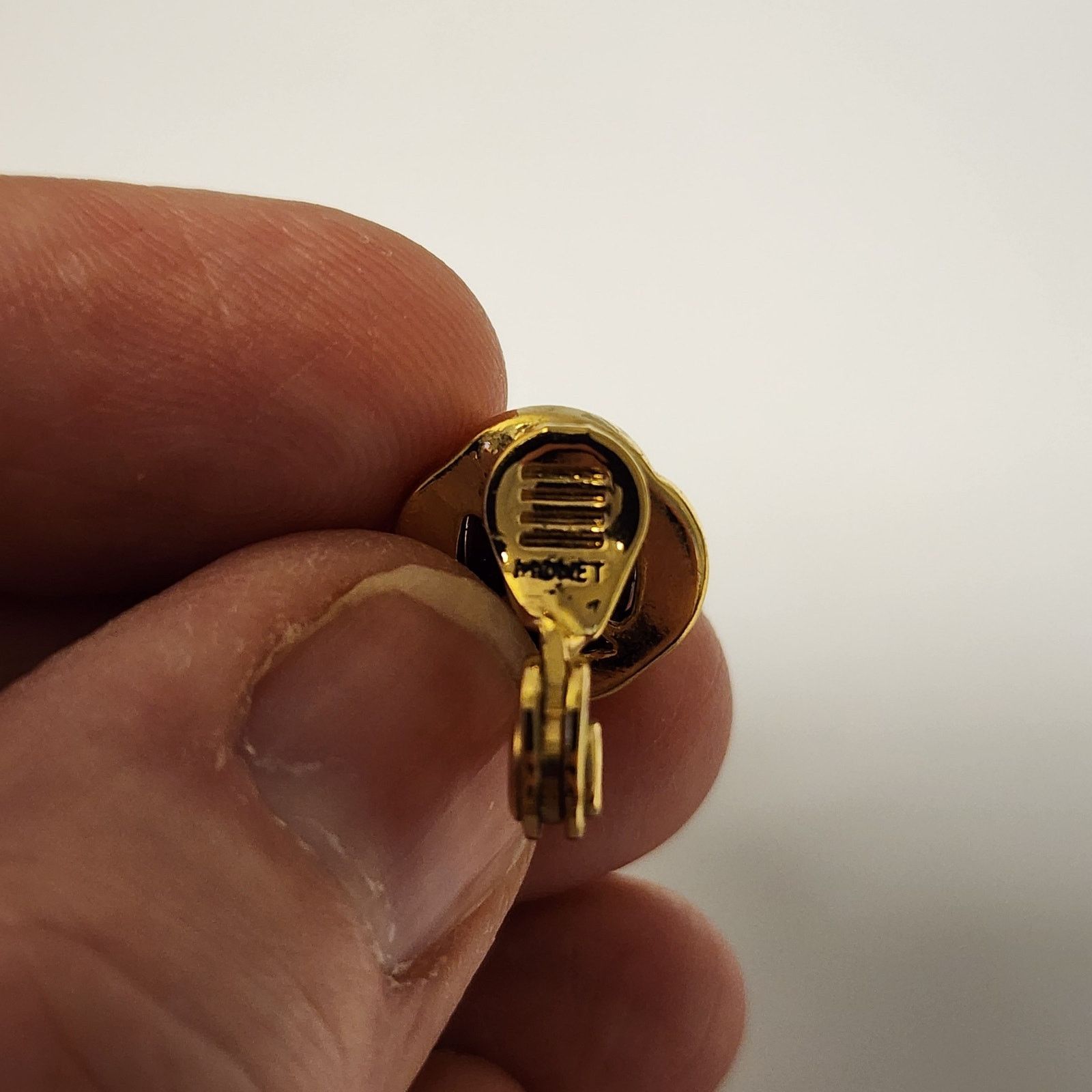 Monet VTG Monet earrings clip on gold tone brown cut stone JB1 Size ONE SIZE - 5 Thumbnail