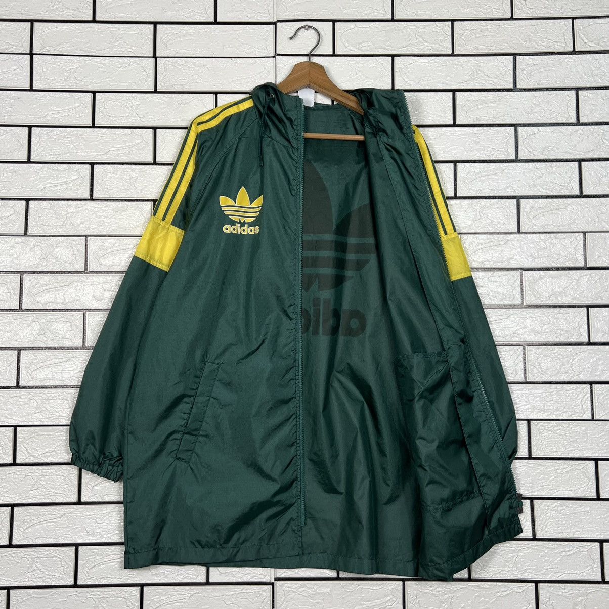 Adidas Vintage ADIDAS Trefoil Big Logo Nylon Jacket #4288-C195 Size US M / EU 48-50 / 2 - 13 Thumbnail