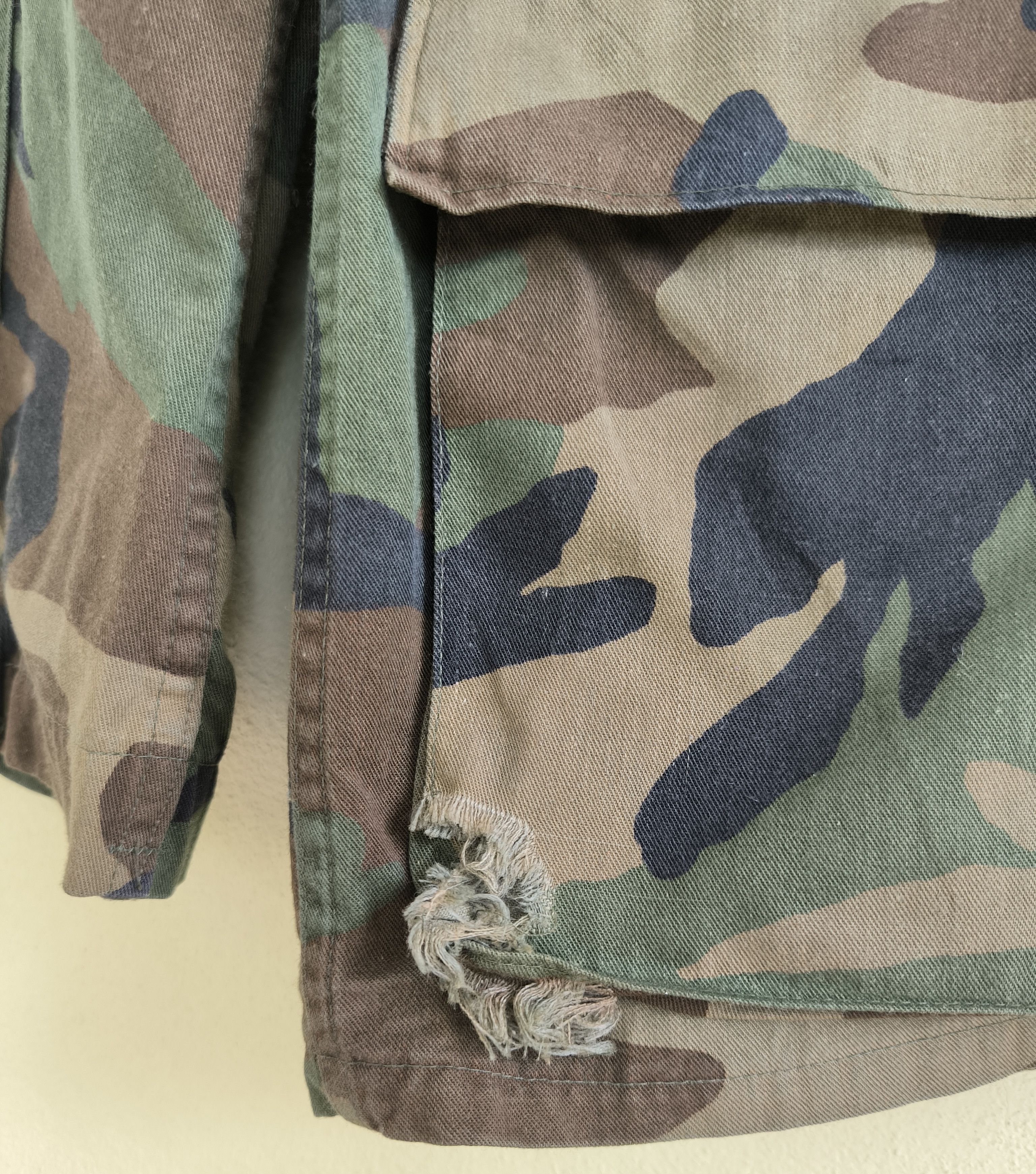 Vintage Vtg military woodland combat camo field jacket Size US M / EU 48-50 / 2 - 4 Thumbnail