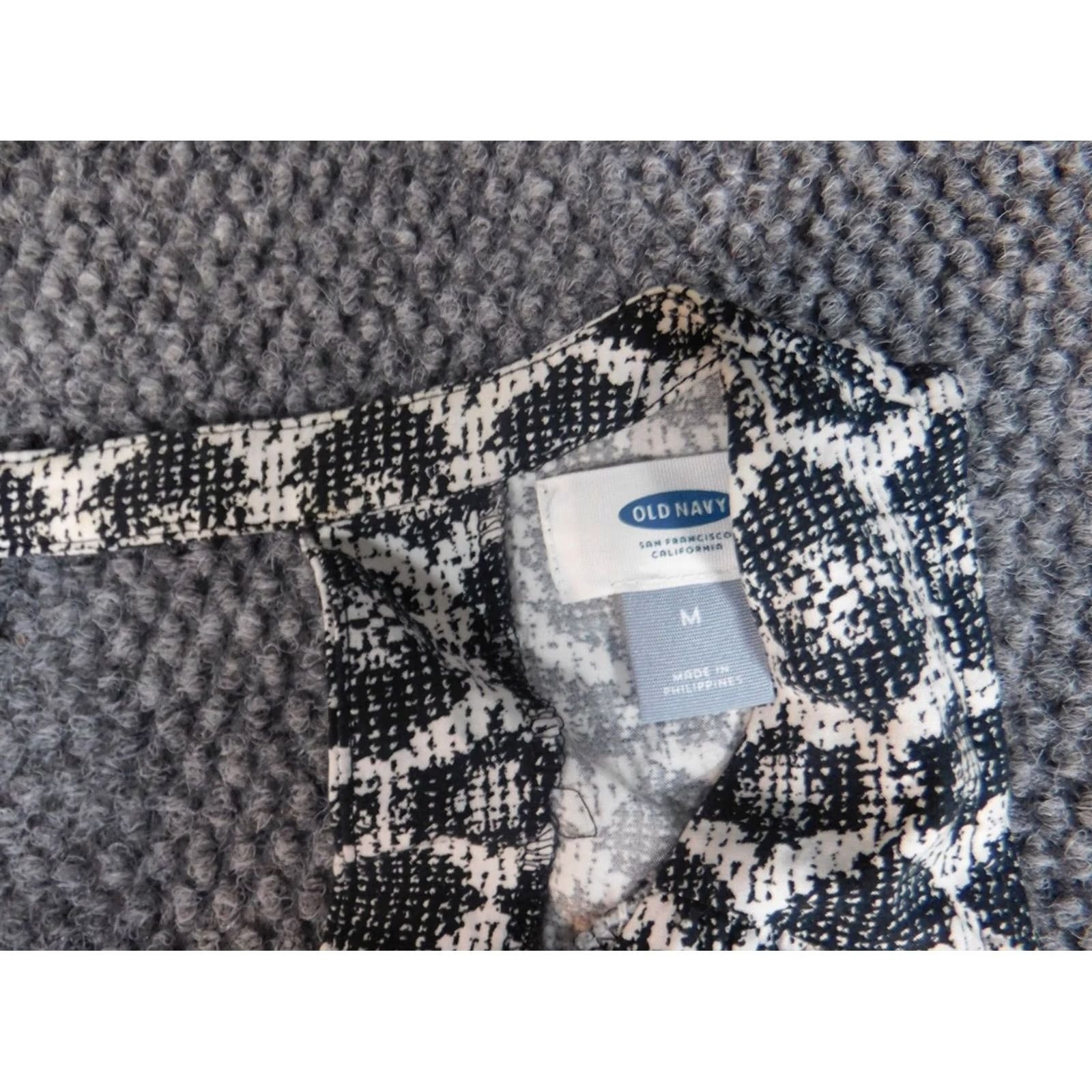 Old Navy Old Navy Blouse Tunic Women's Medium Gray Crew Neck Sleeveless Dolman Sleeve Casual Dog Theme Polyester Down Fabric Size M / US 6-8 / IT 42-44 - 6 Thumbnail