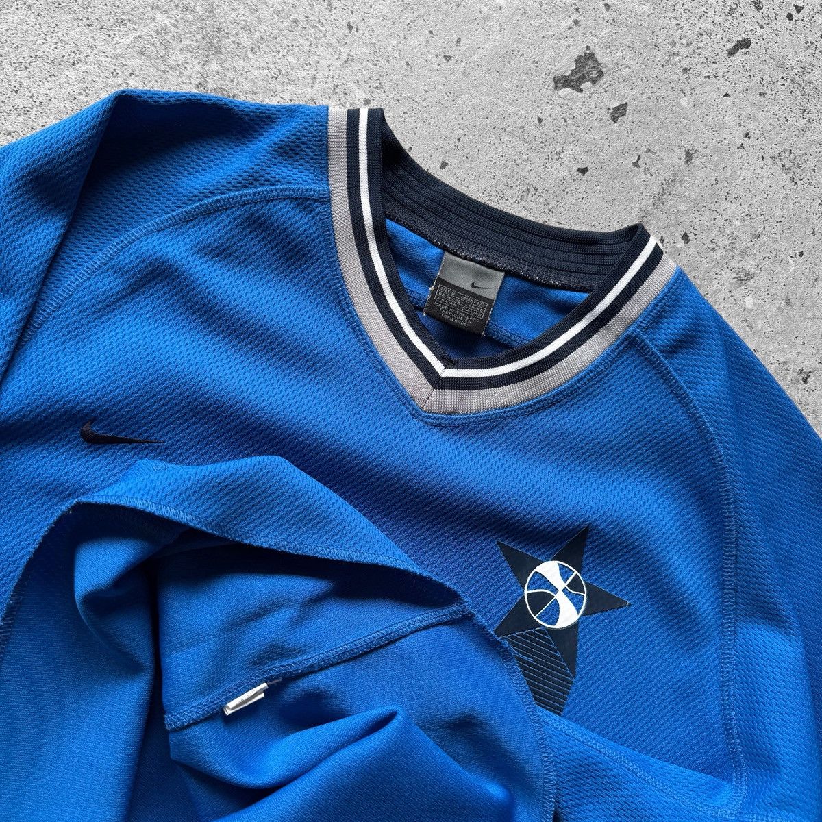 Nike Nike Mens Blue Vintage 00s V-Neck Short Sleeve Sports Jersey Size US S / EU 44-46 / 1 - 3 Thumbnail