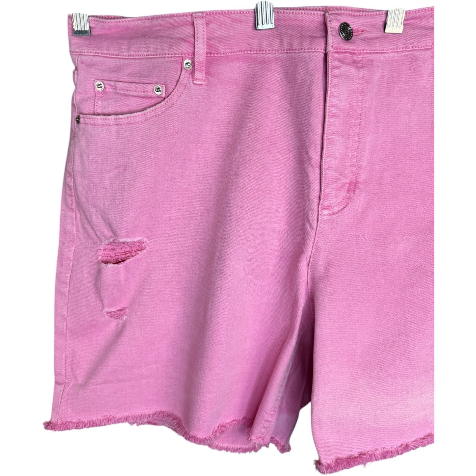 Other Candace Cameron Camellia Pink Distressed Denim Shorts 18WP Size 40" / US 18 - 4 Thumbnail