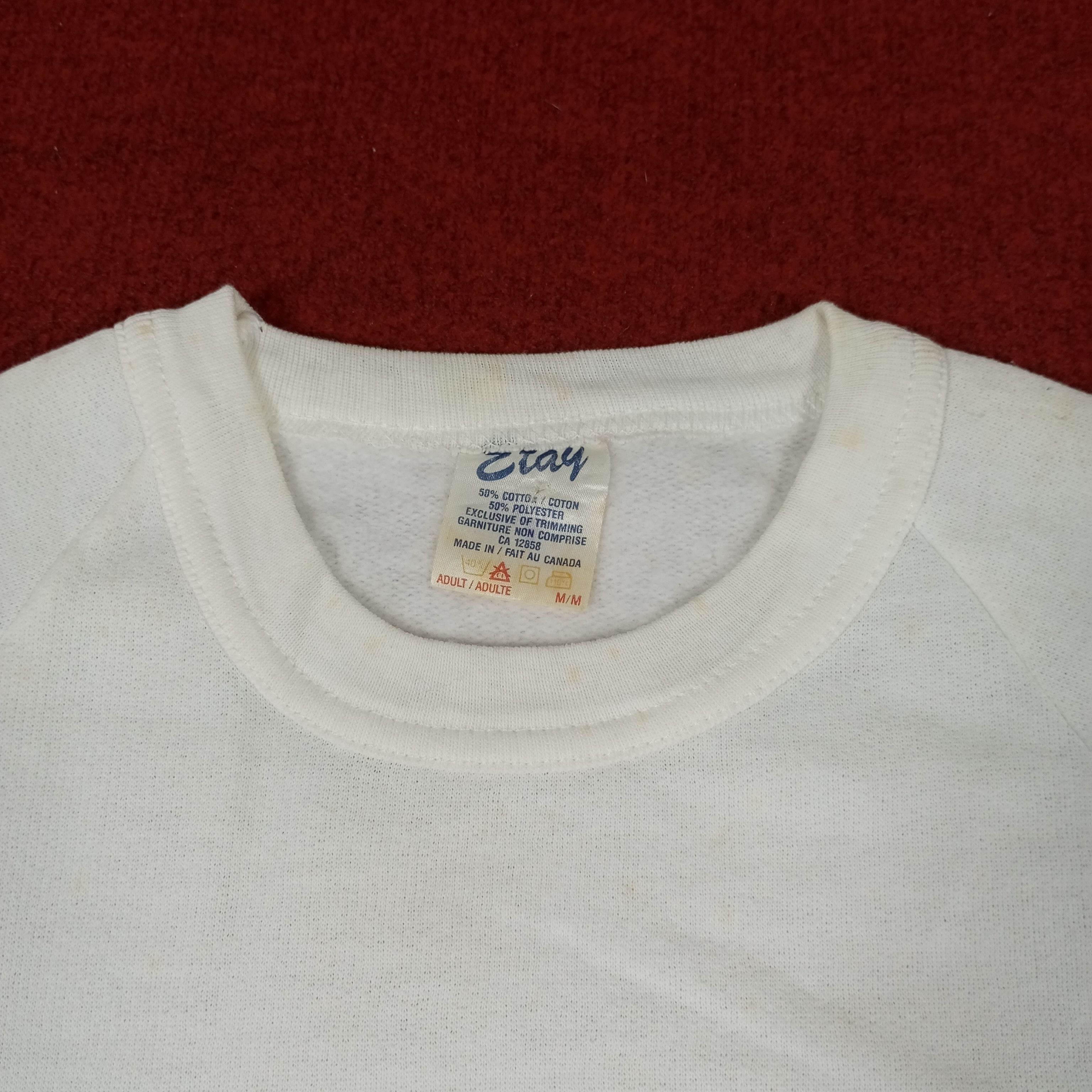 Vintage Montreal Canada Center Flag Design Vintage Sweatshirt Size US S / EU 44-46 / 1 - 7 Thumbnail