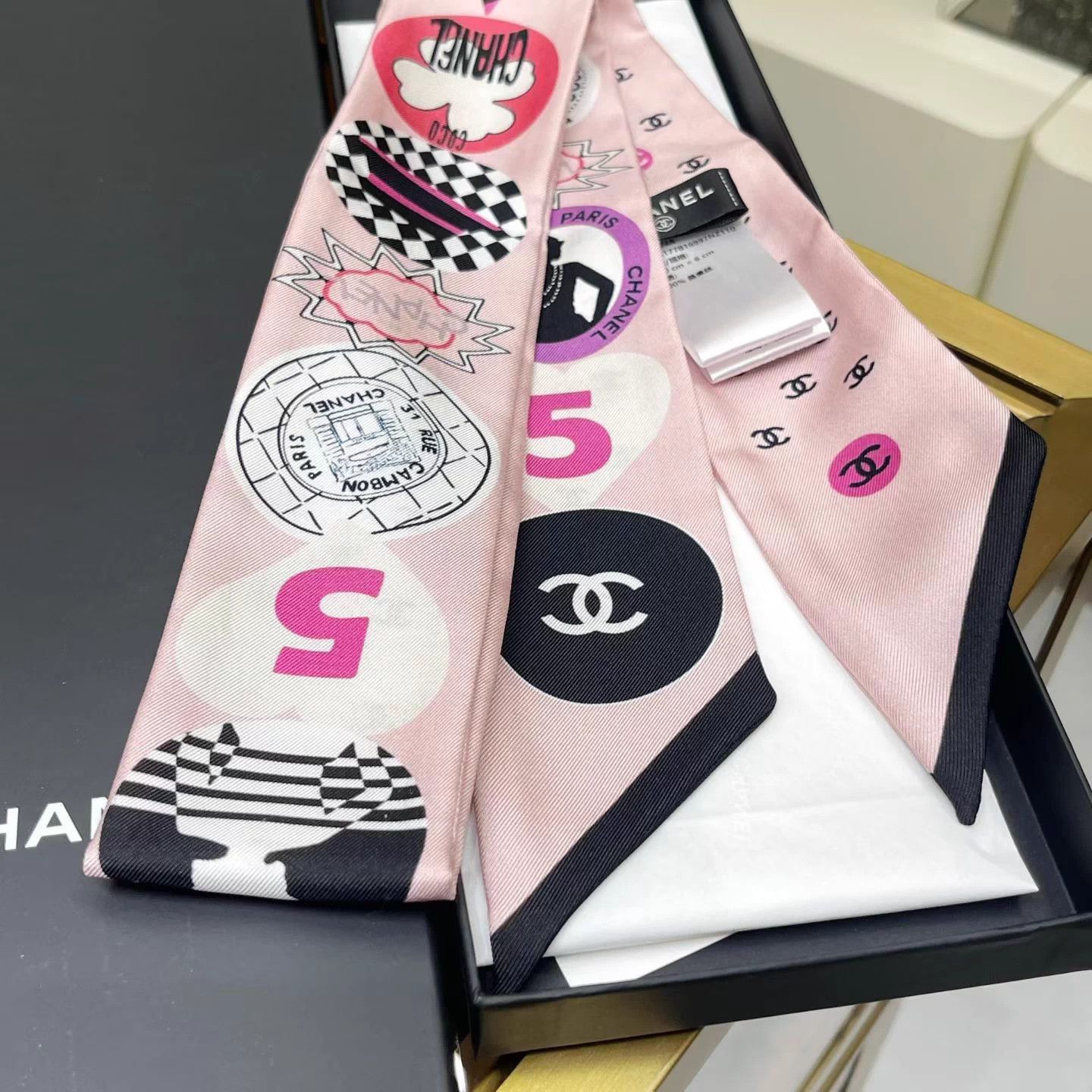 Chanel Chanel 24A Gorgeous Double-sided Silk Small Scarf Size ONE SIZE - 3 Thumbnail
