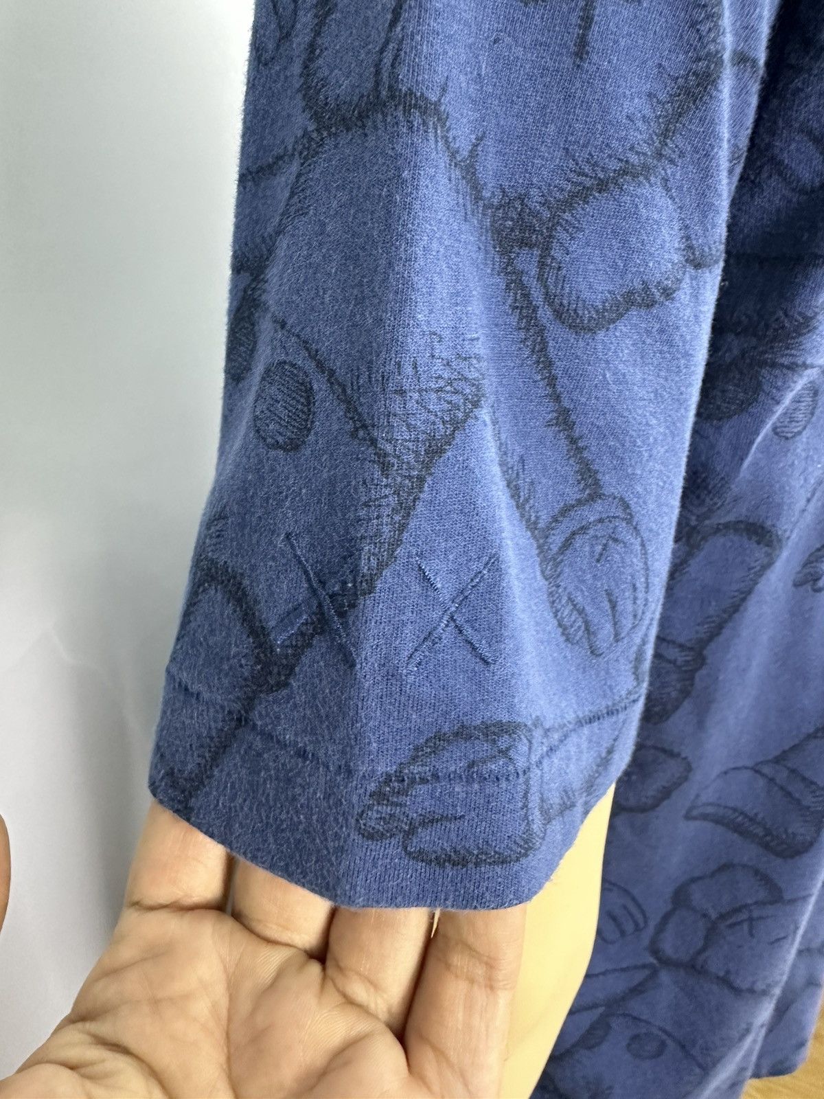 Kaws Uniqlo x Kaws Fullprint Tshirt A600 Size US XL / EU 56 / 4 - 5 Thumbnail