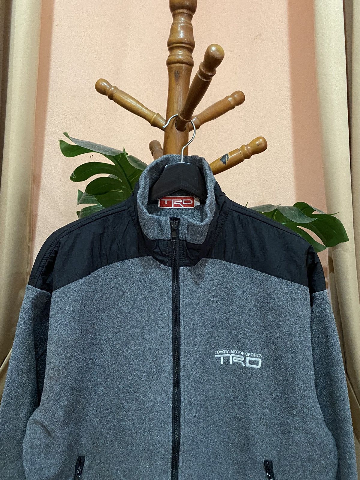 Vintage Toyota TRD Motorsport Grey Fleece Jacket – Vintage Racing Size US L / EU 52-54 / 3 - 6 Thumbnail