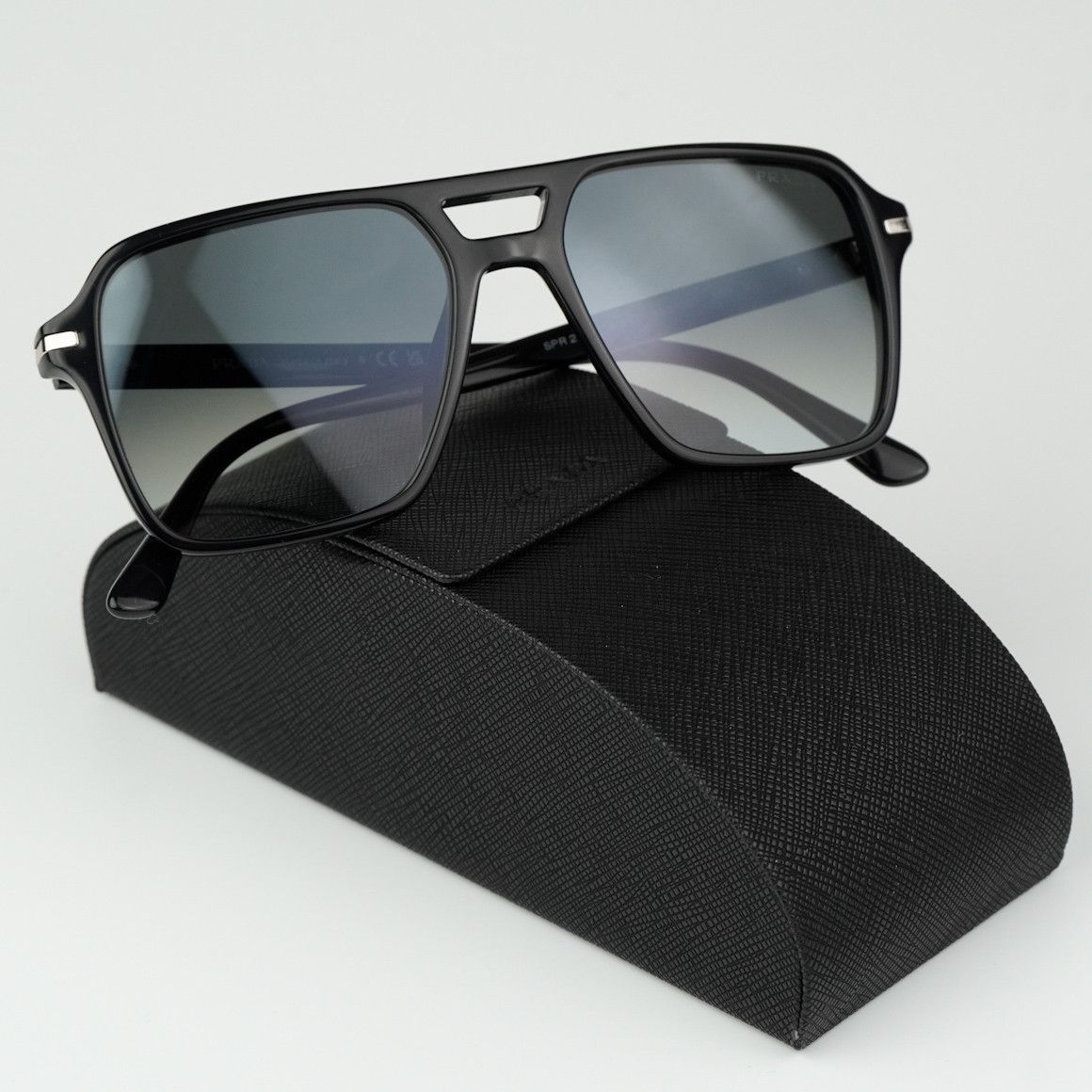 image of New Prada Pr20Ys 1Ab06T Unisex Pilot Sunglasses in Black/Grey, Men's