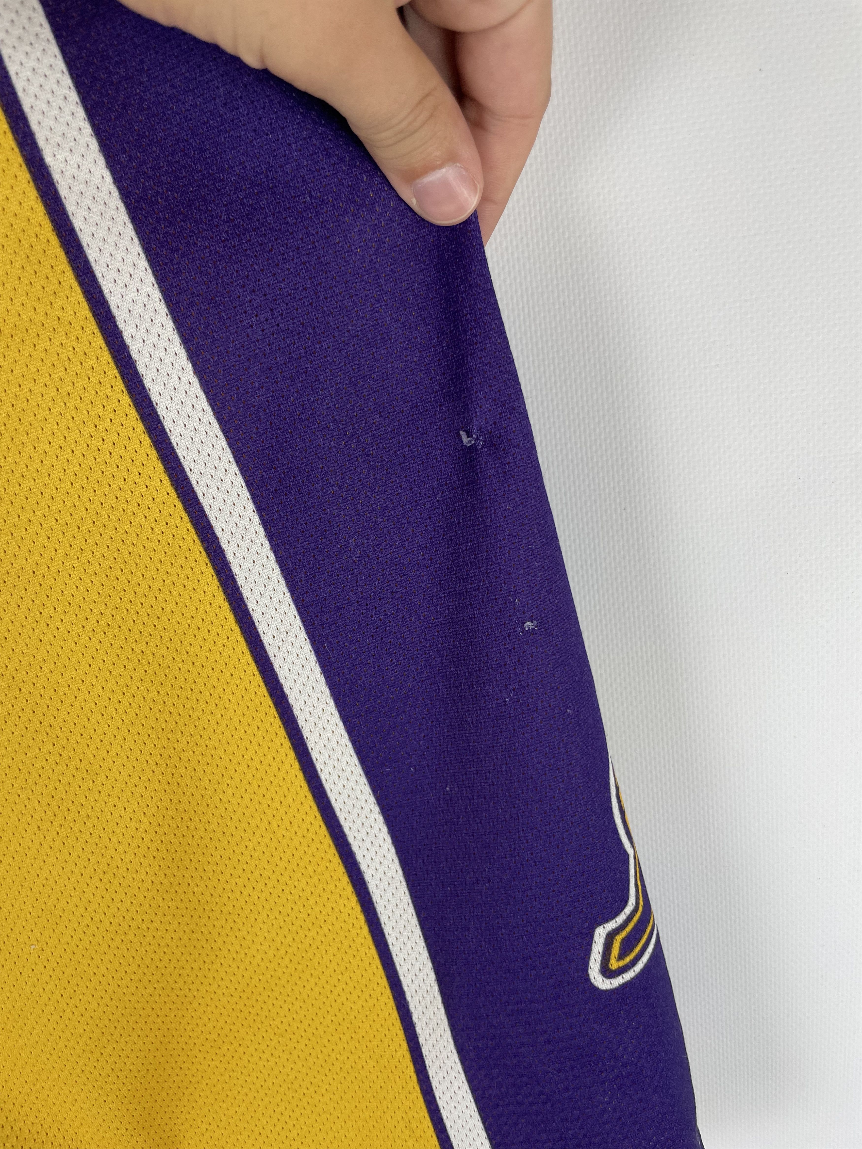 Champion Vintage Champion Lakers Shorts Size US 34 / EU 50 - 9 Thumbnail