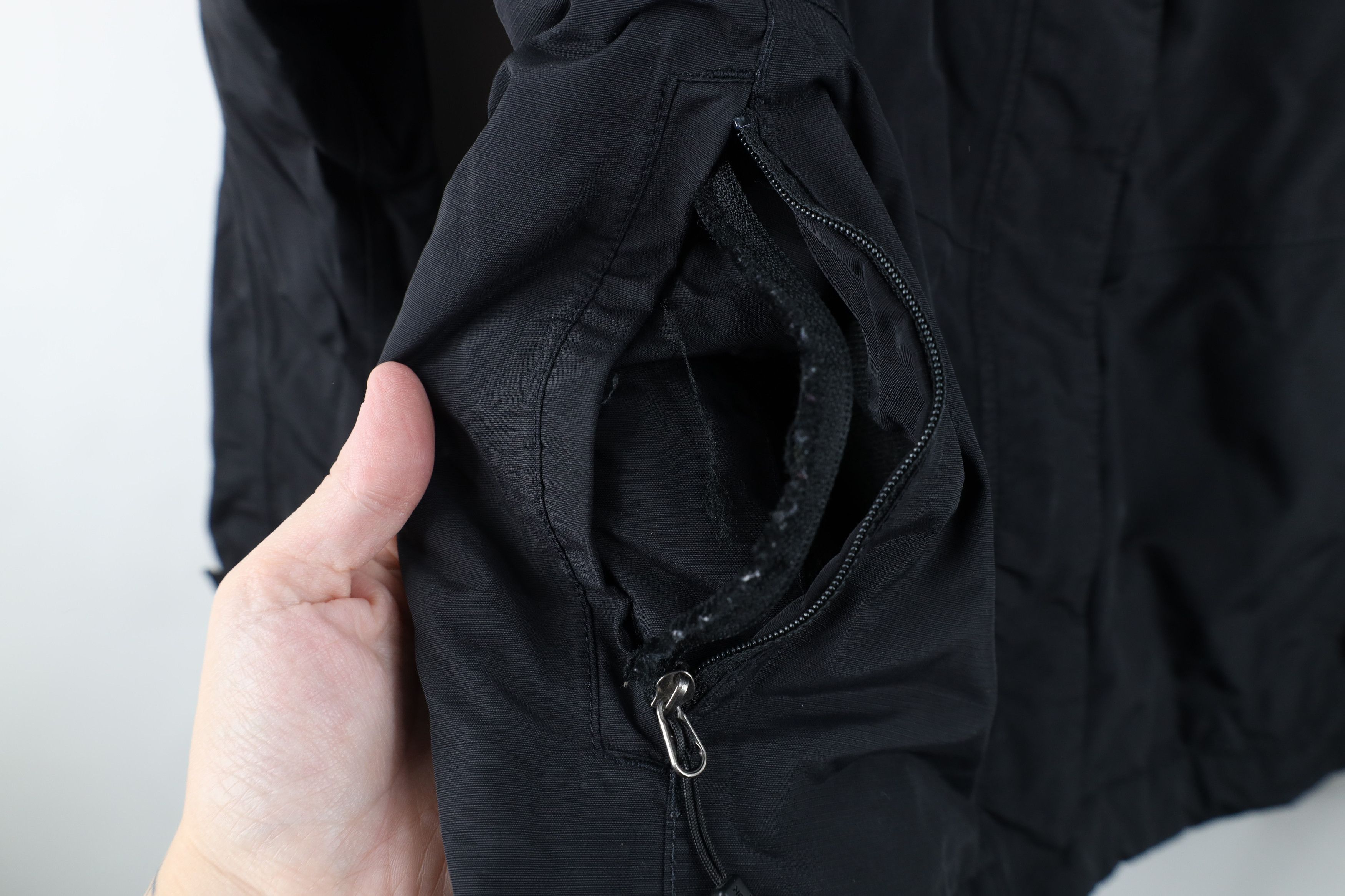 The North Face The North Face Distressed Hyvent Fleece Lined Jacket Black Size M / US 6-8 / IT 42-44 - 7 Thumbnail