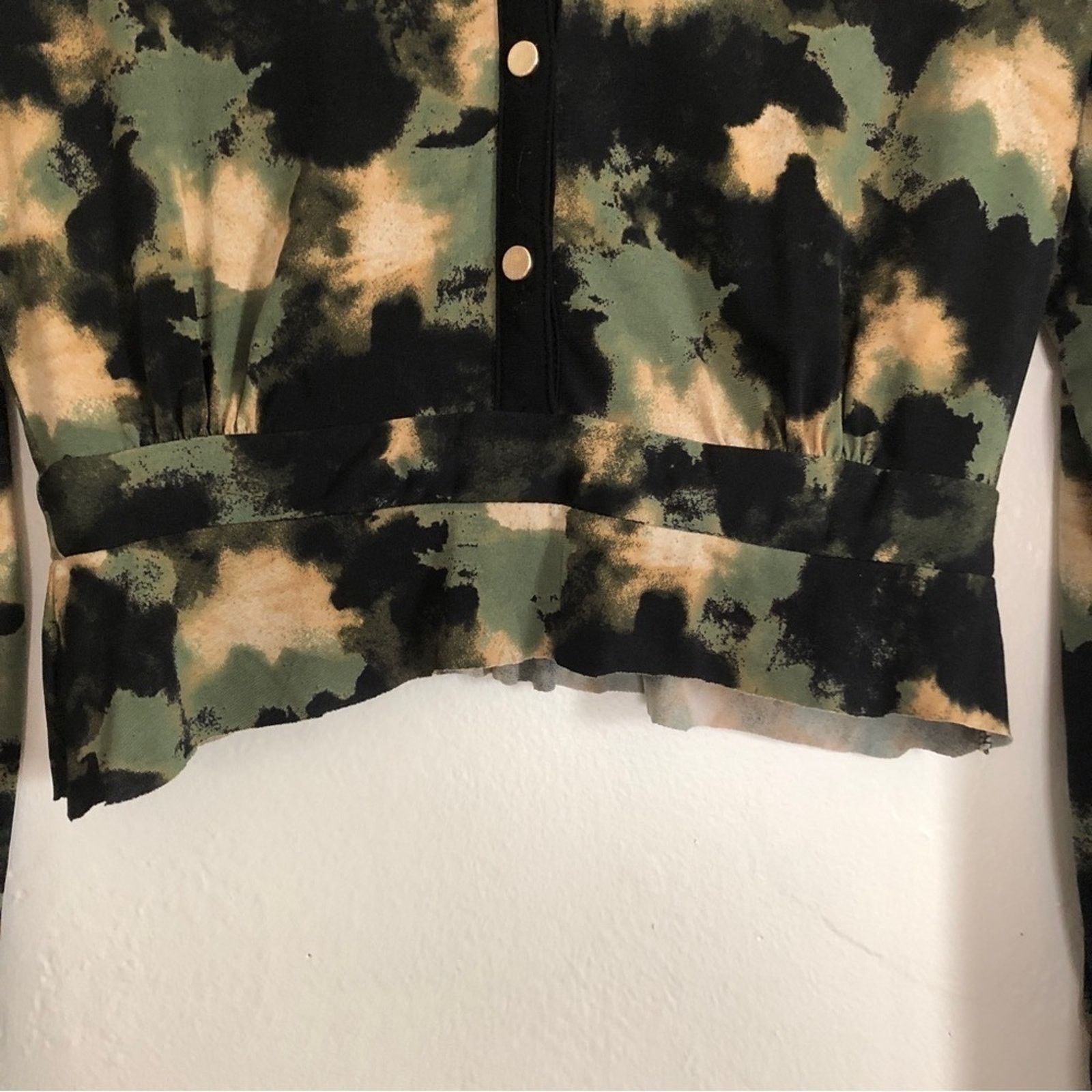 Other NY New York Collection Petite Camouflage Button Blouse Top Size S / US 4 / IT 40 - 5 Thumbnail