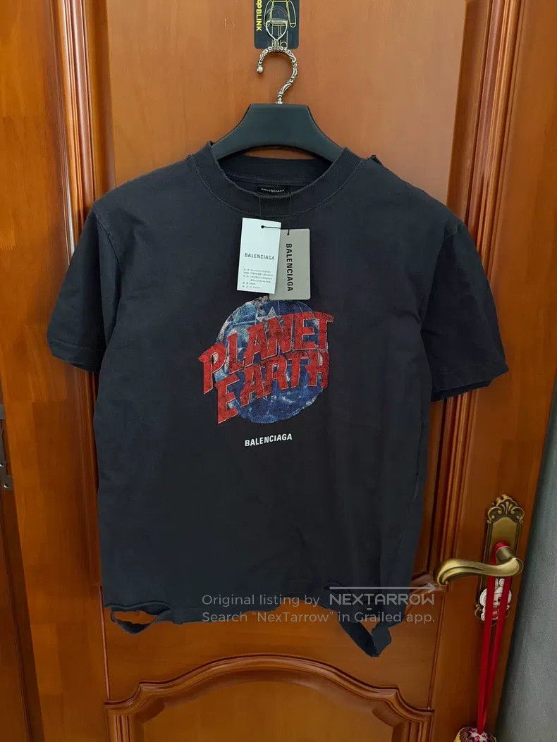Balenciaga Balenciaga Earth print distressed short-sleeve Size US M / EU 48-50 / 2 - 1 Thumbnail