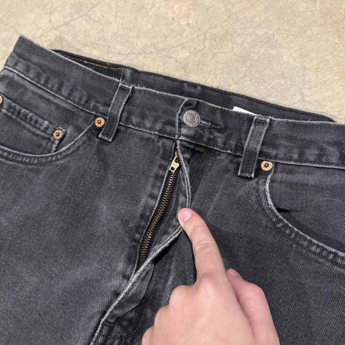 Levi's Vtg 1990s Levi’s 505 Faded Distressed Black Jeans ERD Grunge Size US 32 / EU 48 - 6 Thumbnail