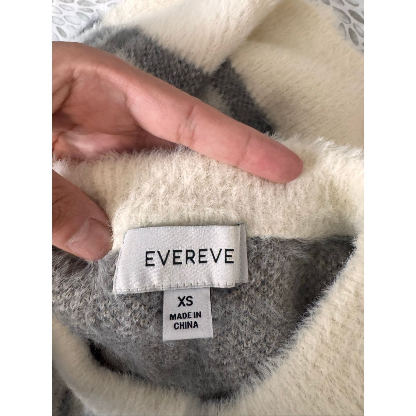 Other Evereve Plaid Fuzzy Knit Sweater XS Gray Cream Soft Warm Cozy Size XS / US 0-2 / IT 36-38 - 7 Thumbnail