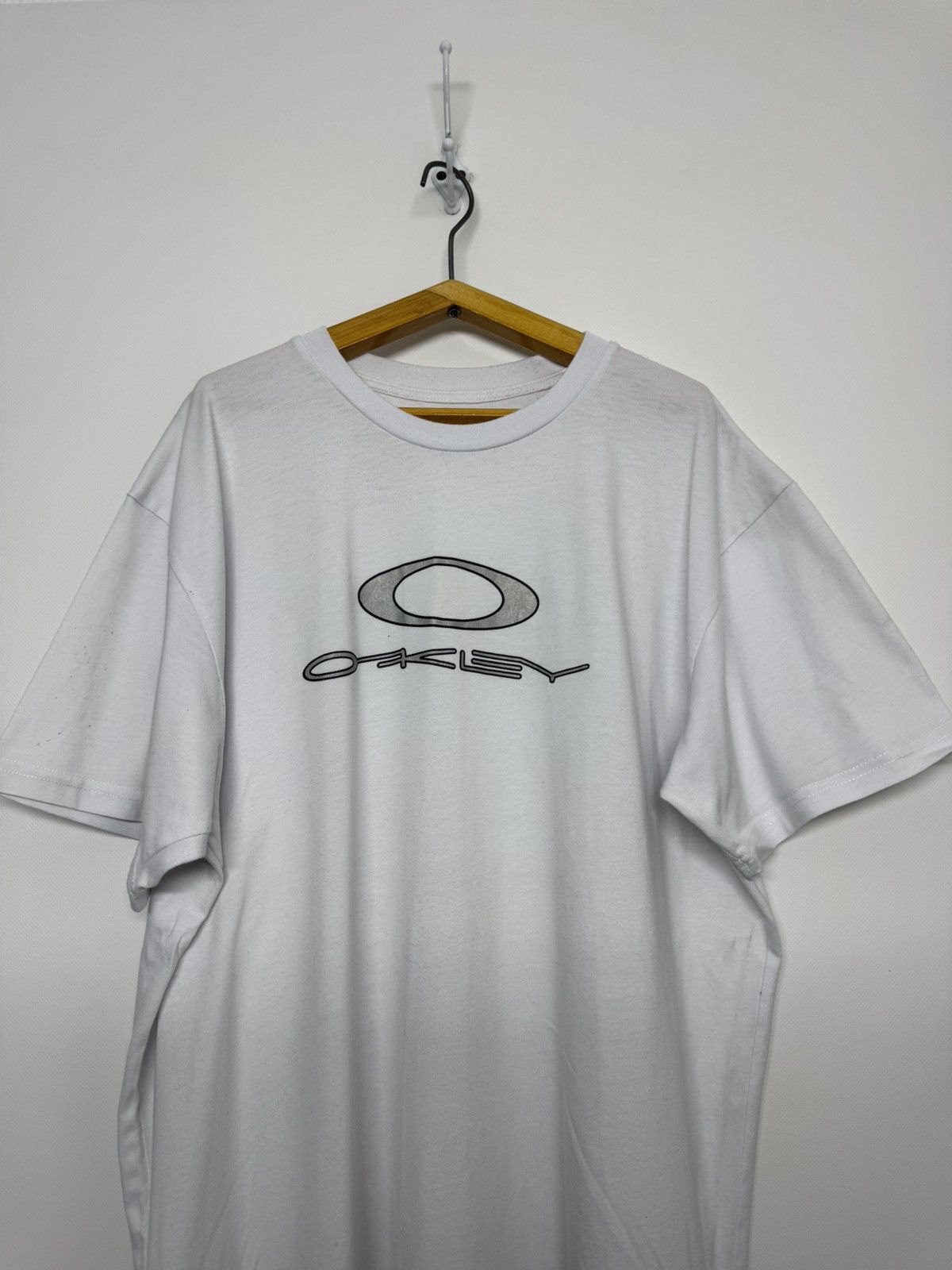 Oakley Vintage OAKLEY Center Logo T Shirt Hype Rare Gorpcore Size US L / EU 52-54 / 3 - 3 Thumbnail