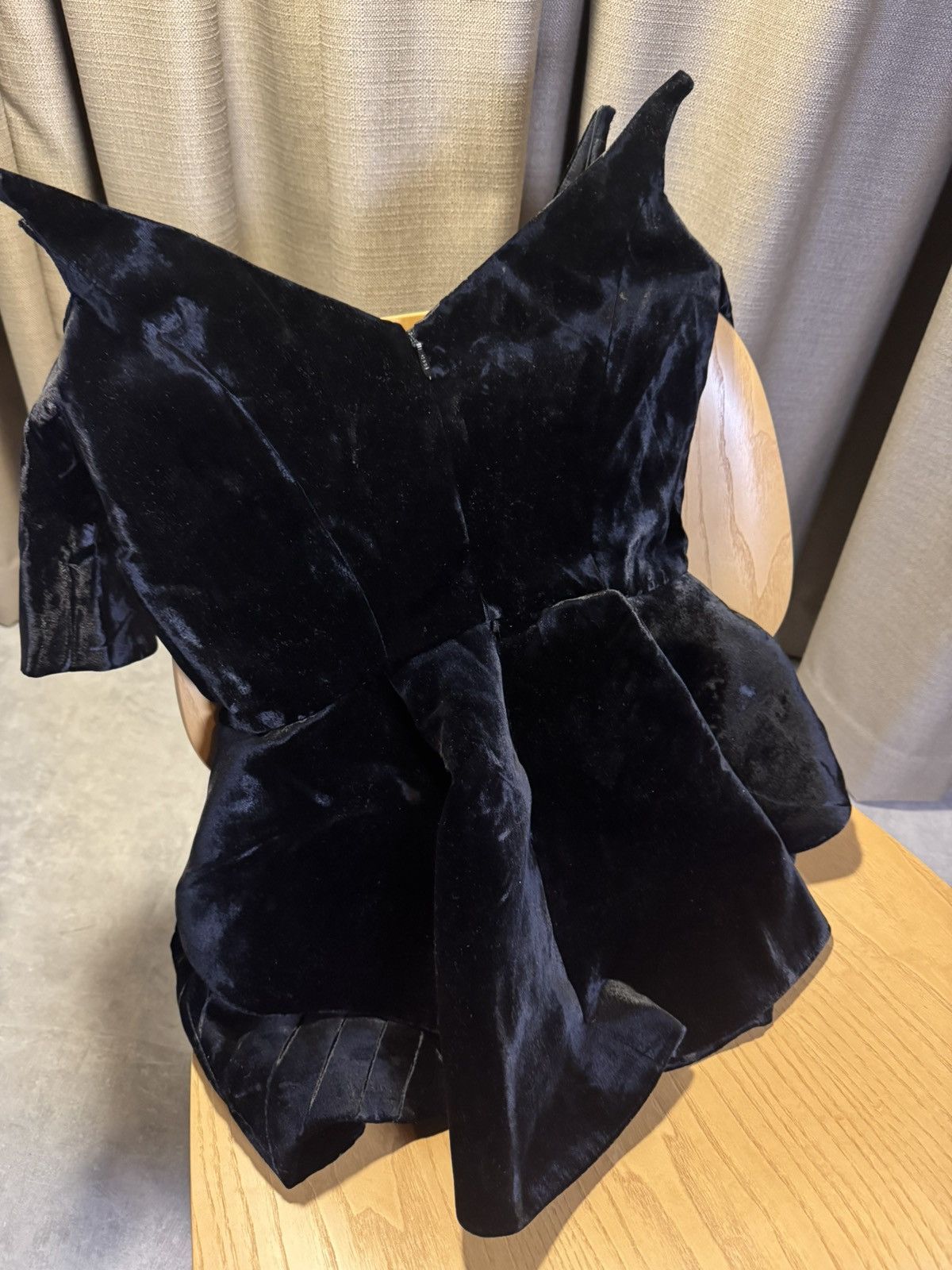 H&M × Mugler Rare Mugler X H&M Velvet Peplum Dress Black UK14/US10/EUR 42 Size M / US 6-8 / IT 42-44 - 6 Thumbnail