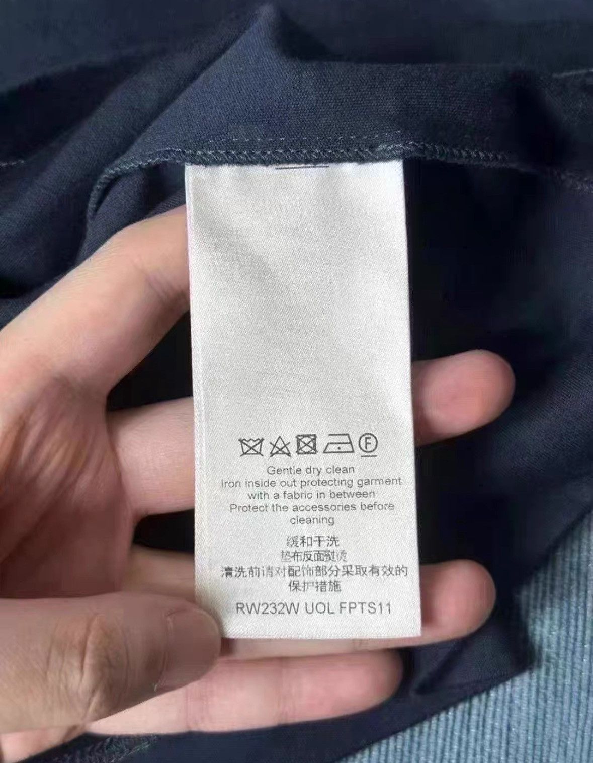 Louis Vuitton Louis Vuitton LV tee Size US S / EU 44-46 / 1 - 4 Thumbnail