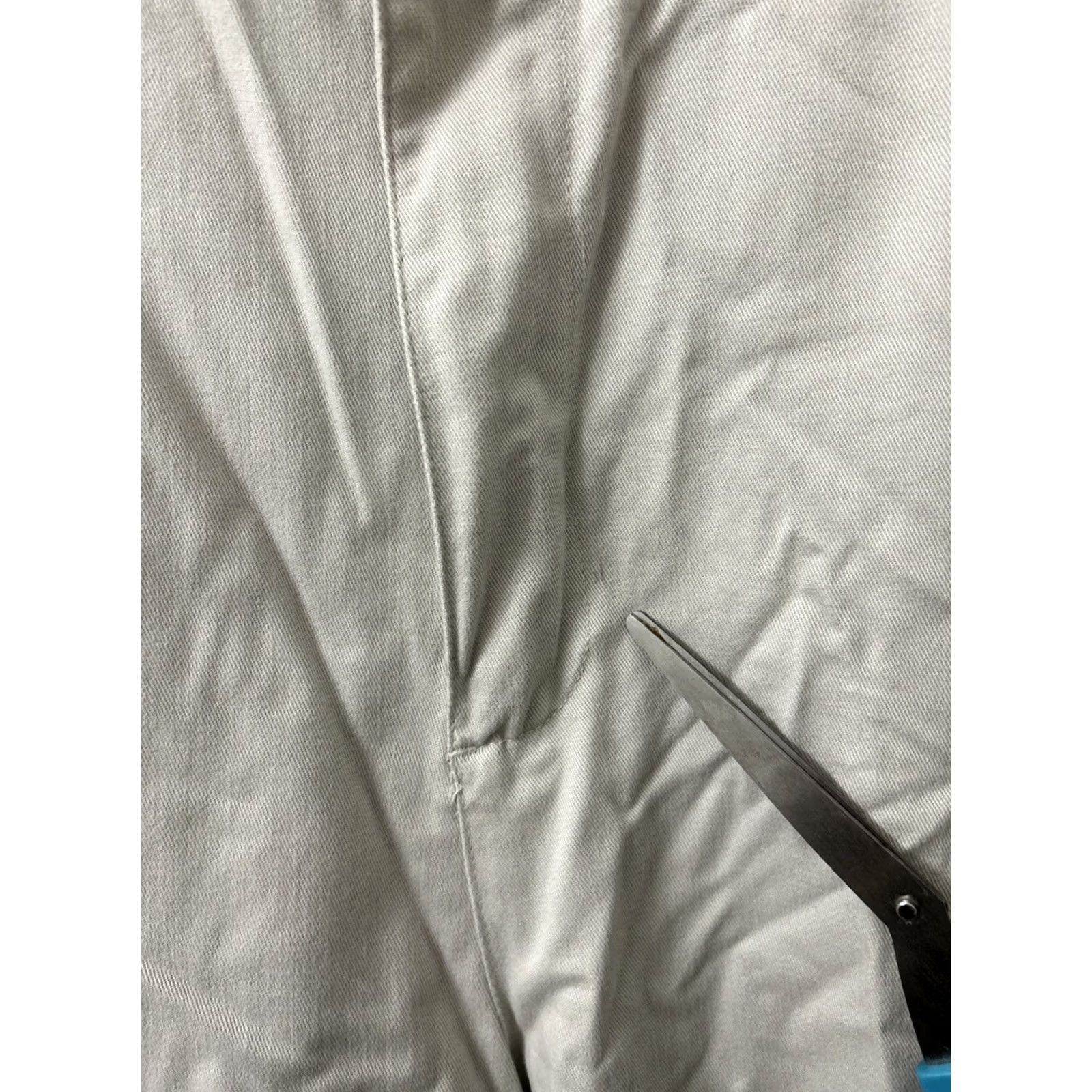 Gap Gap Mens Chino Pants 42x30 Beige Regular Slimming Flat Front Button Zip 98% Cotton 2% Spandex Straight Leg NWT Size US 42 / EU 58 - 5 Thumbnail