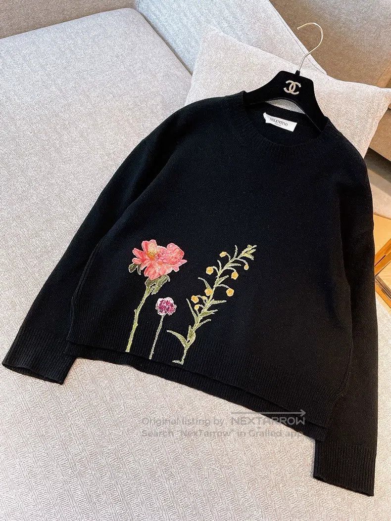 Valentino Valentino Sequin-embroidered floral cashmere sweater Size XS / US 0-2 / IT 36-38 - 2 Thumbnail