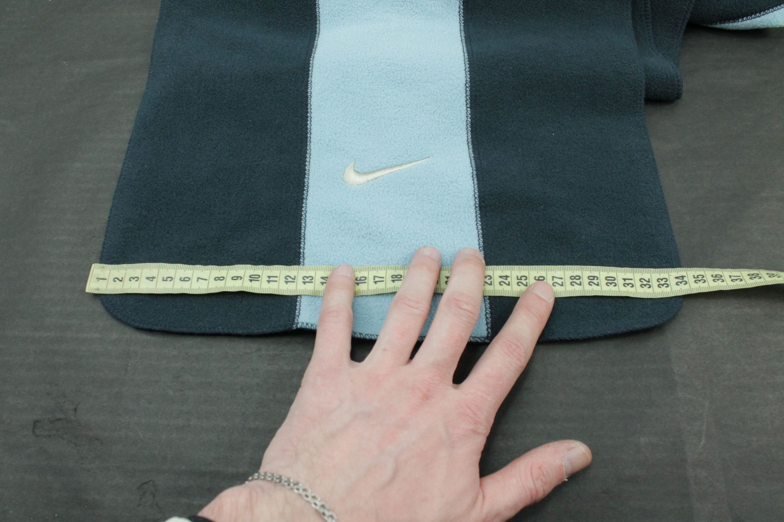 Nike Y2K Nike Fleece Scarf Embroidered Swoosh Size ONE SIZE - 6 Thumbnail