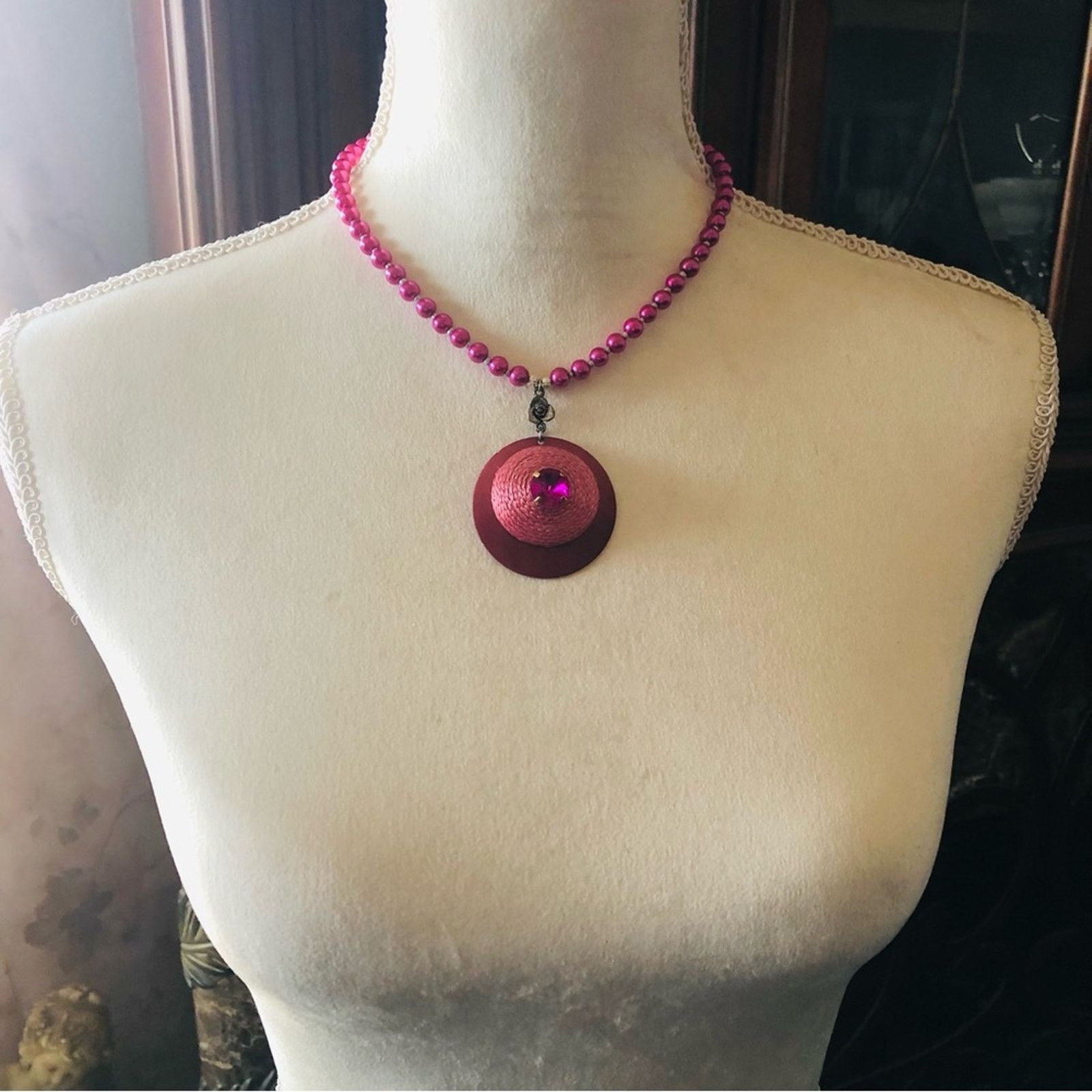 Handmade Handcrafted repurpose fuchsia pink pendant Pearl necklace Size ONE SIZE - 5 Thumbnail