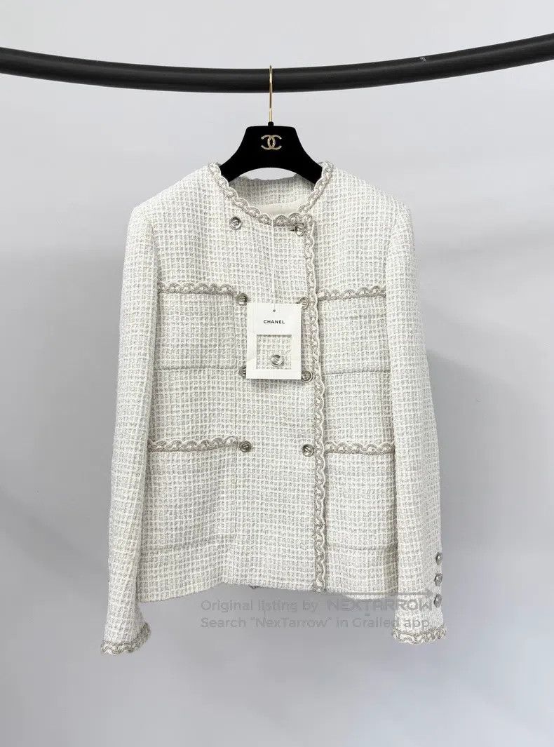 Chanel 25C white rolled tweed four-pocket double-breasted