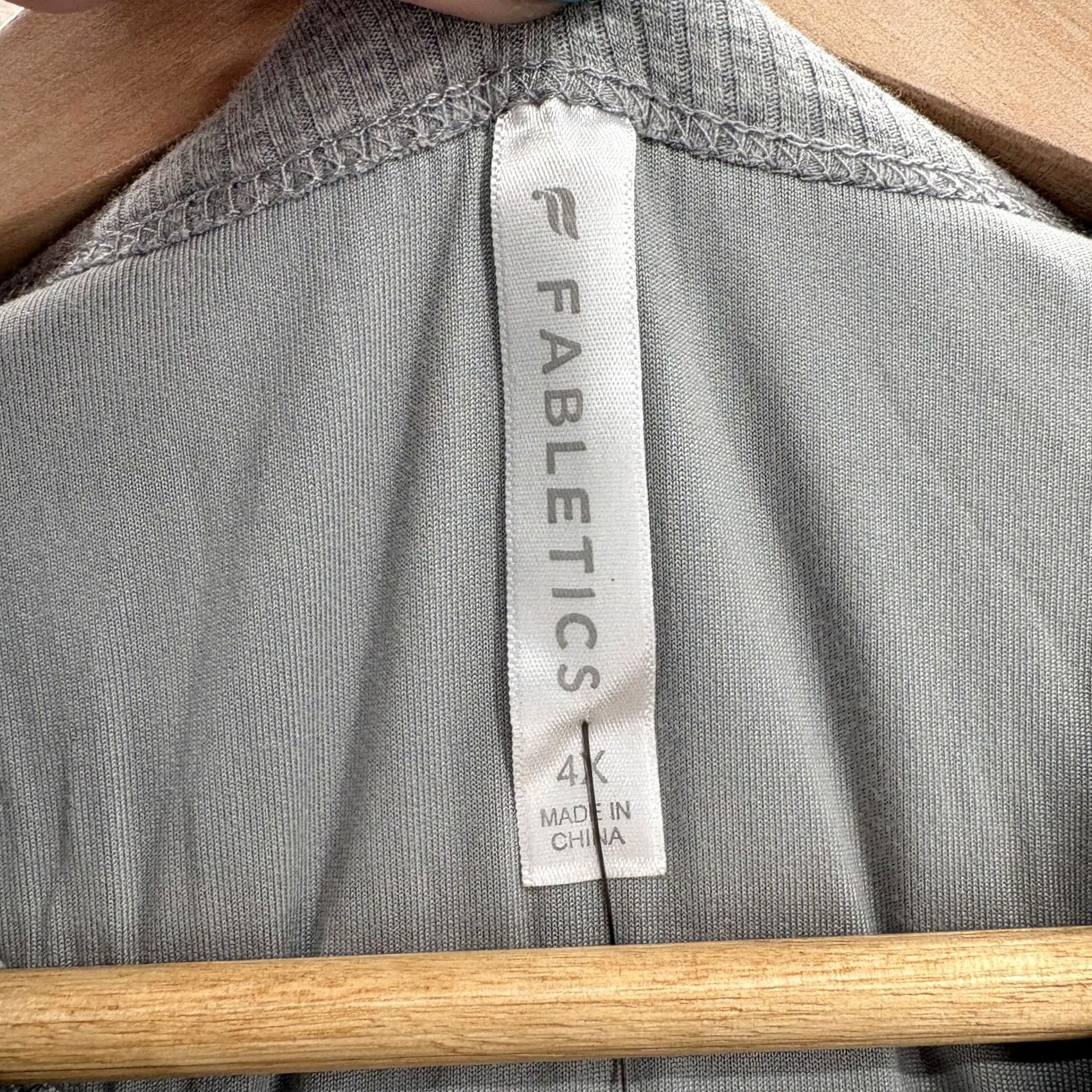 Fabletics Fabletics Tank Top Womens 4X Gray High Neck Built-In Bra Plus Size Athletic Shirt Sleeveless Gym Running Yoga Mens Womens Girls Boys Size XXL / US 16-18 / IT 52-54 - 3 Thumbnail