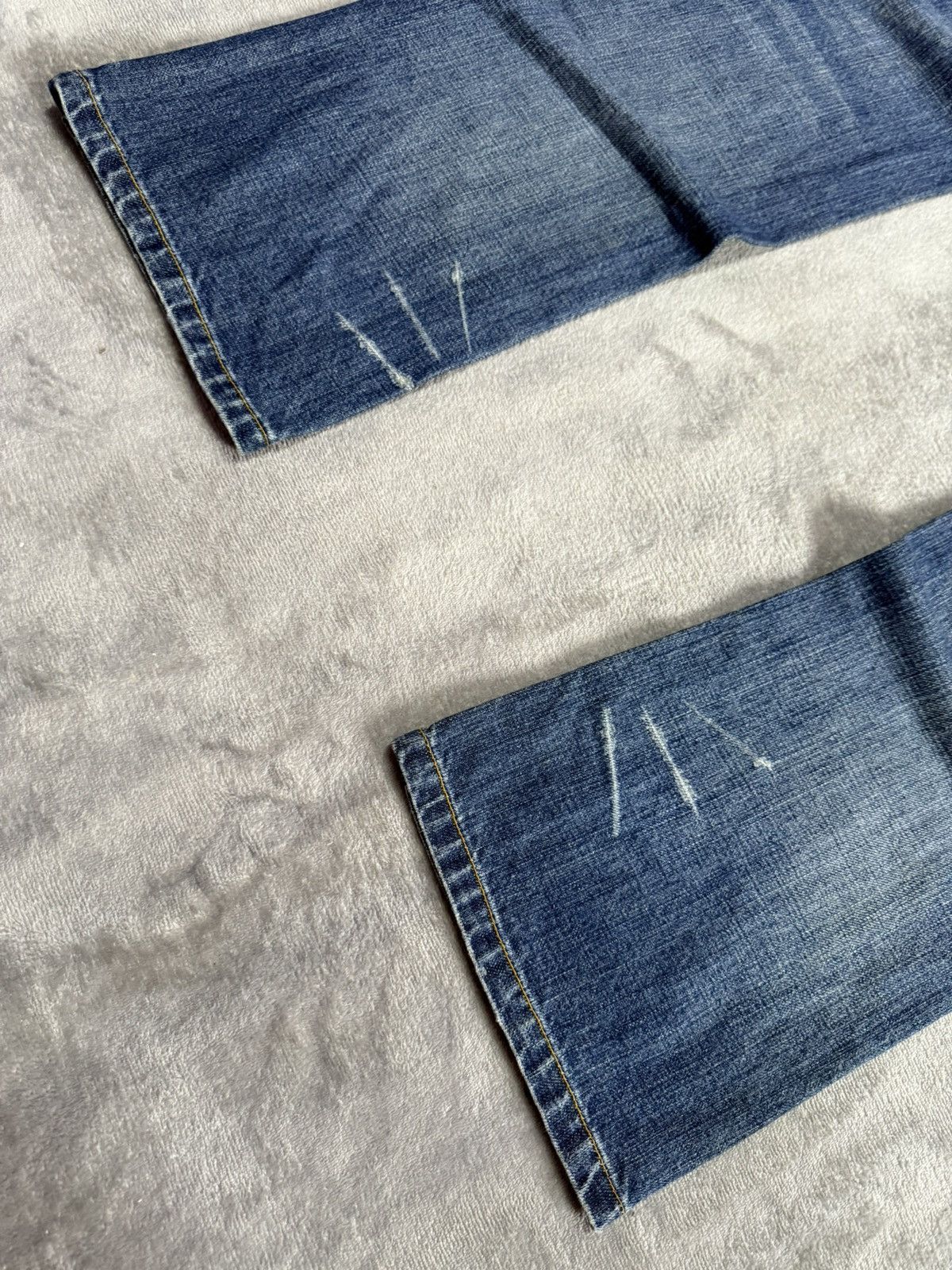 Edwin × Le Grande Bleu (L.G.B.) Gerenimo Japan Feathers Native Embroidered Distressed Jeans Size US 32 / EU 48 - 6 Thumbnail