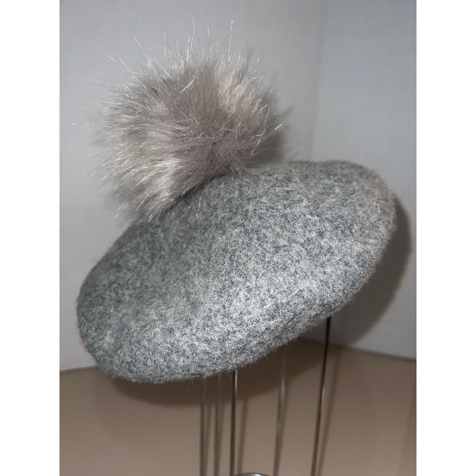 H&M Divided by H&M Elegant Grey Beret with Pom Size ONE SIZE - 2 Thumbnail
