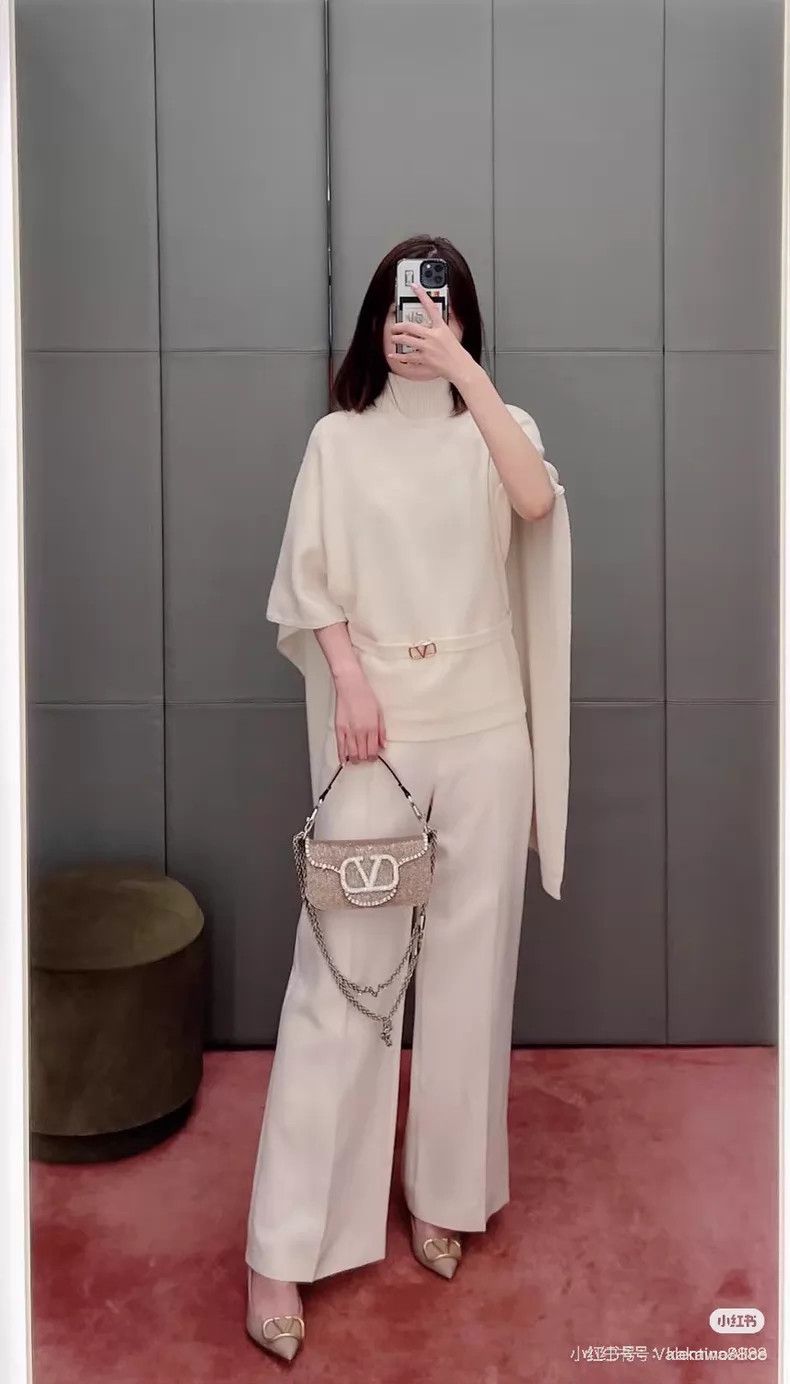 Valentino Valentino Ladies sheep wool turtleneck cloak knitted top Size M / US 6-8 / IT 42-44 - 8 Thumbnail