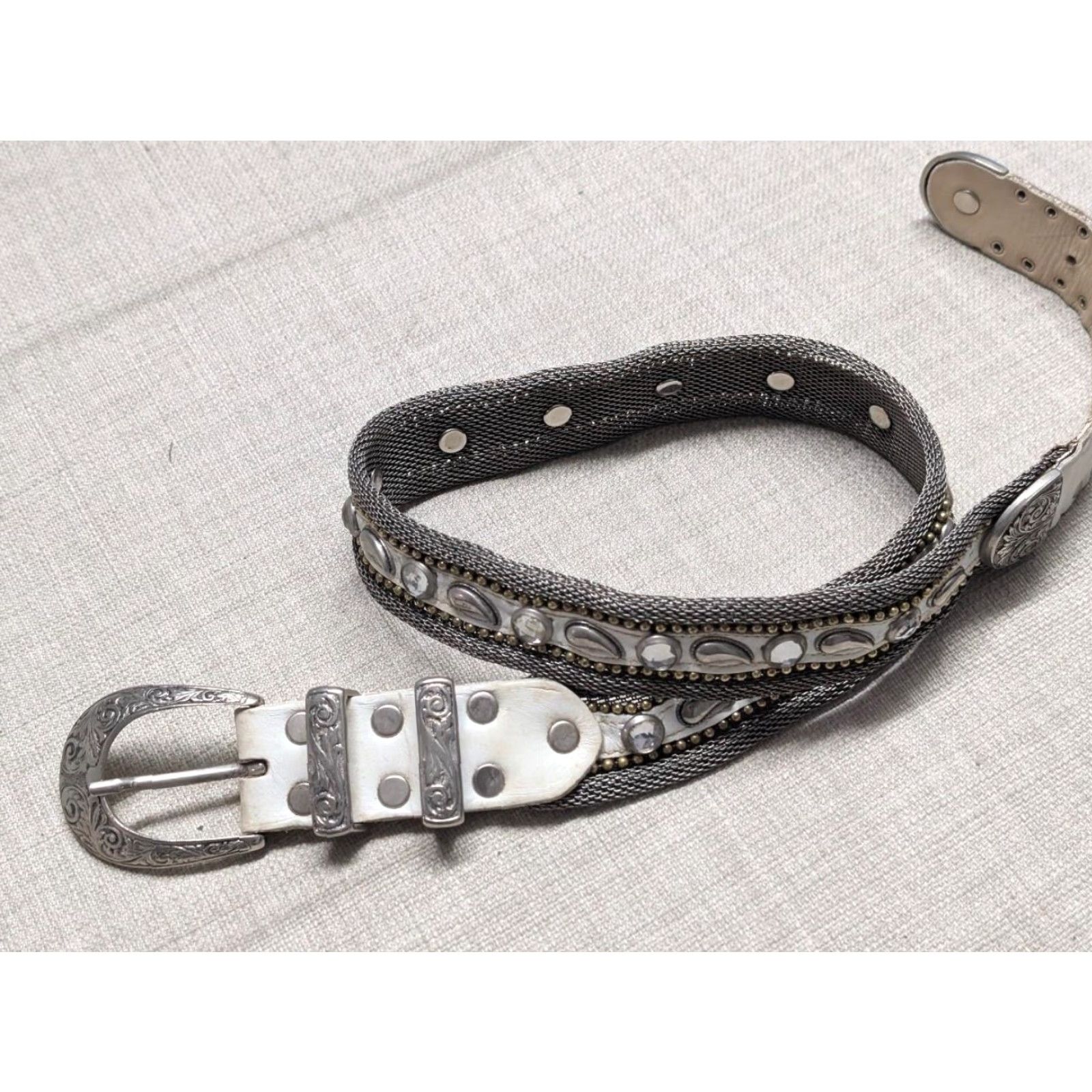 Vintage VINTAGE belt western studded white leather 30 size 30 silver Size 30 - 5 Thumbnail