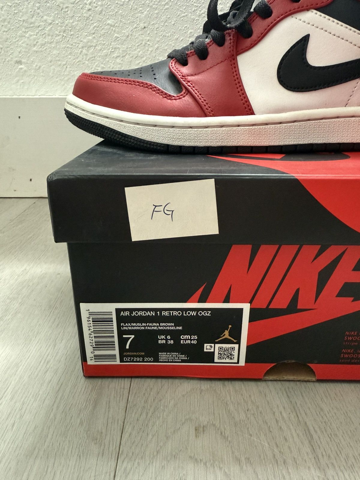 Jordan Brand Air Jordan 1 Chicago Toe Size US 7 / EU 40 - 5 Thumbnail