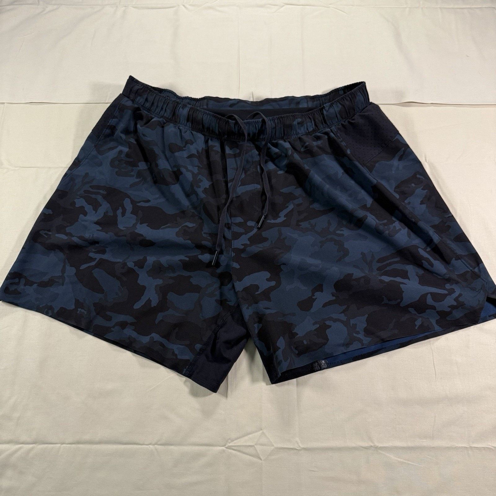 Lululemon Lululemon Mens Surge Lined Running Shorts Blue Camo Size XL Size US 40 / EU 56 - 1 Thumbnail