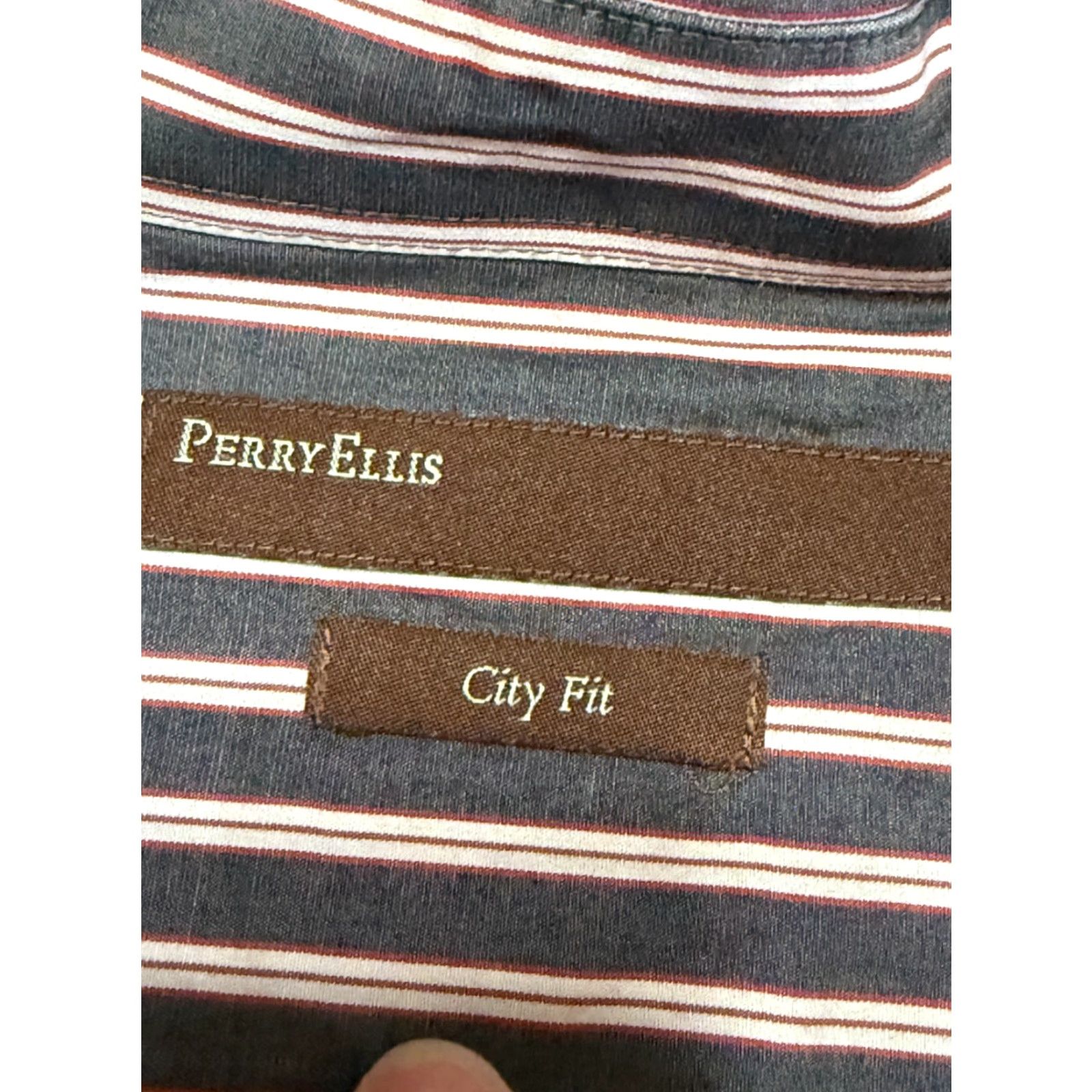 Perry Ellis Perry Ellis Shirt Men's Large Grey White Red Stripe Button Up Shirt City Fit Size US L / EU 52-54 / 3 - 5 Thumbnail