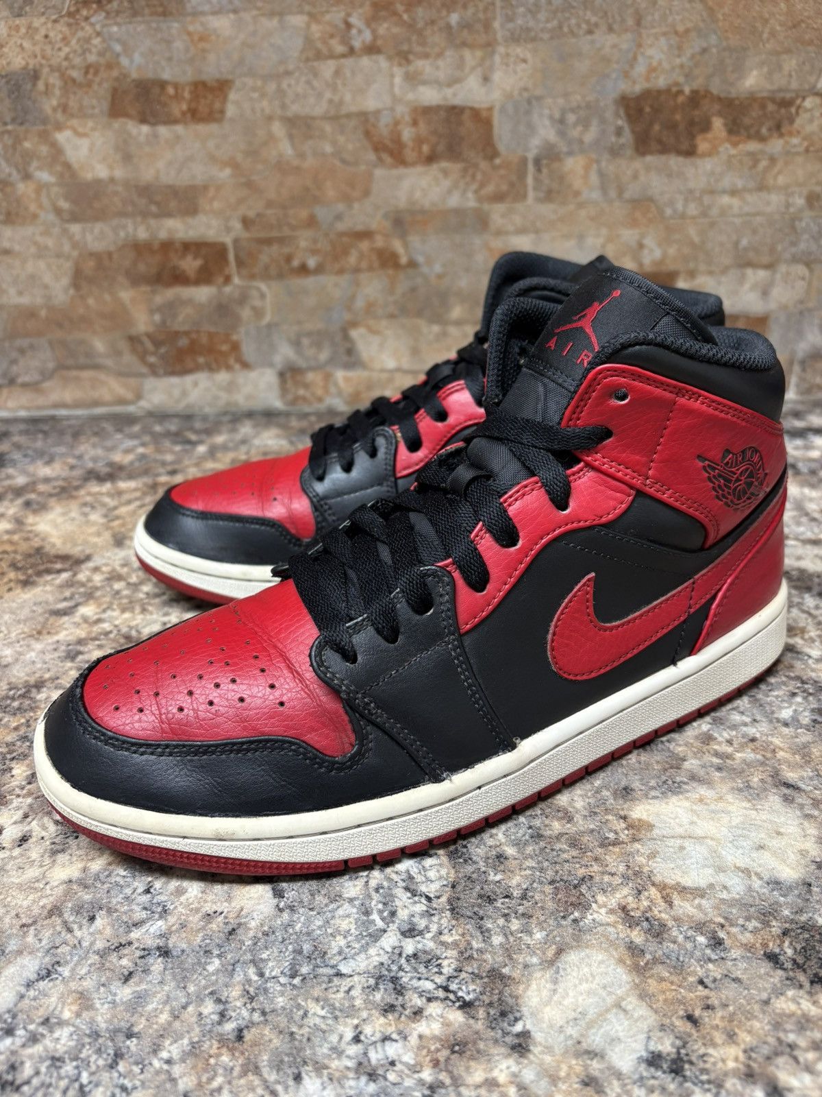 Jordan Brand Nike Air Jordan 1 Mid Banned Bred 2020 Size 8 Size US 8 / EU 41 - 1 Thumbnail