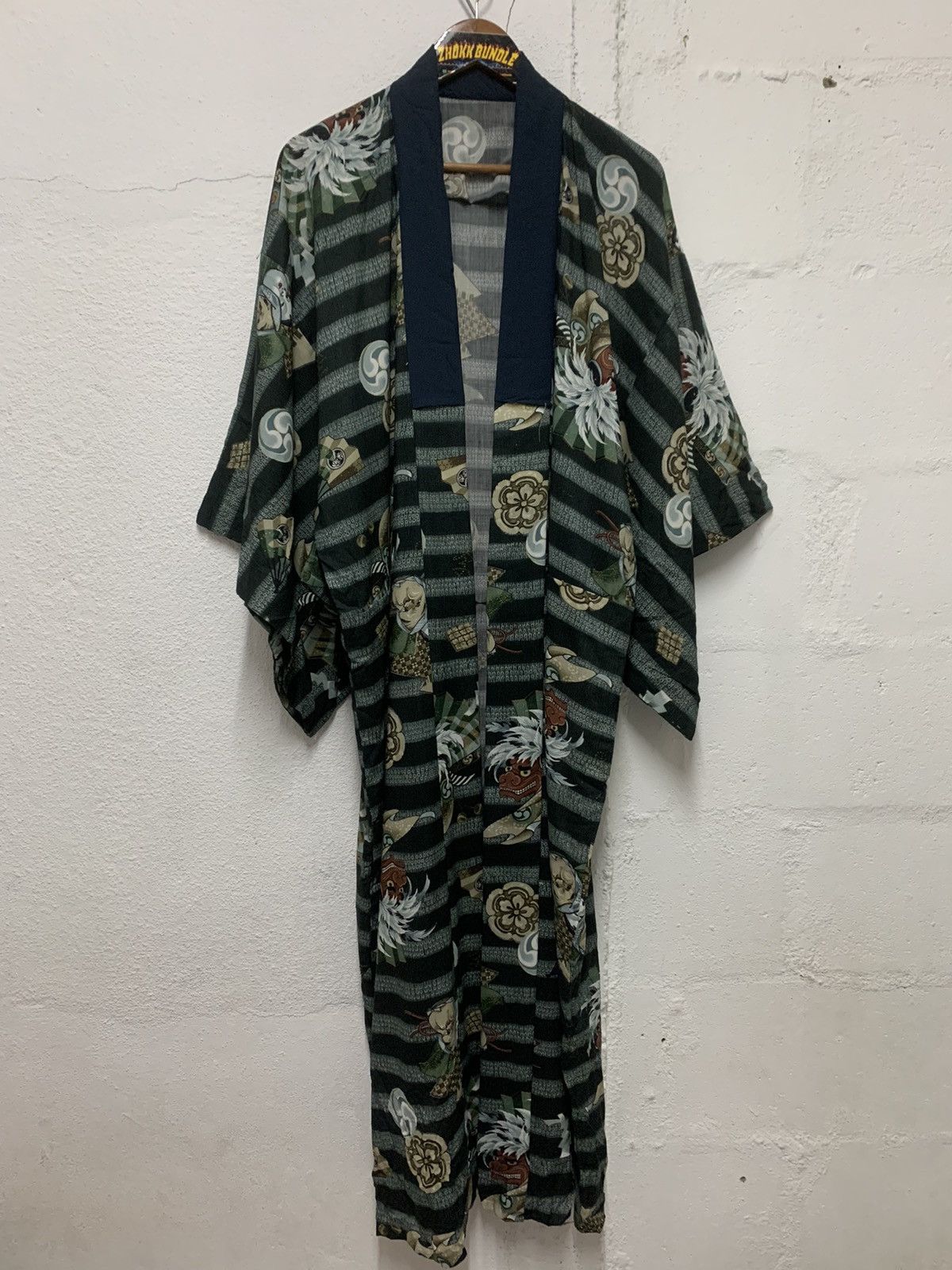 Vintage Vintage Japanese Traditional Folklore Motif Kimono Size US XL / EU 56 / 4 - 1 Thumbnail